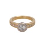 Ring mit Brillant ca. 0,75 ct,LGW (J)/VVS, weitere Diamanten zus. ca. 0,10 ct, gute Farbe u.