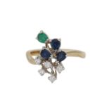 Ring mit 5 Brillanten, zus. ca. 0,1 ct,3 Saphir- und 1 Smaragdtropfen, GG/WG 14K, RW 54, 2. H. 20.