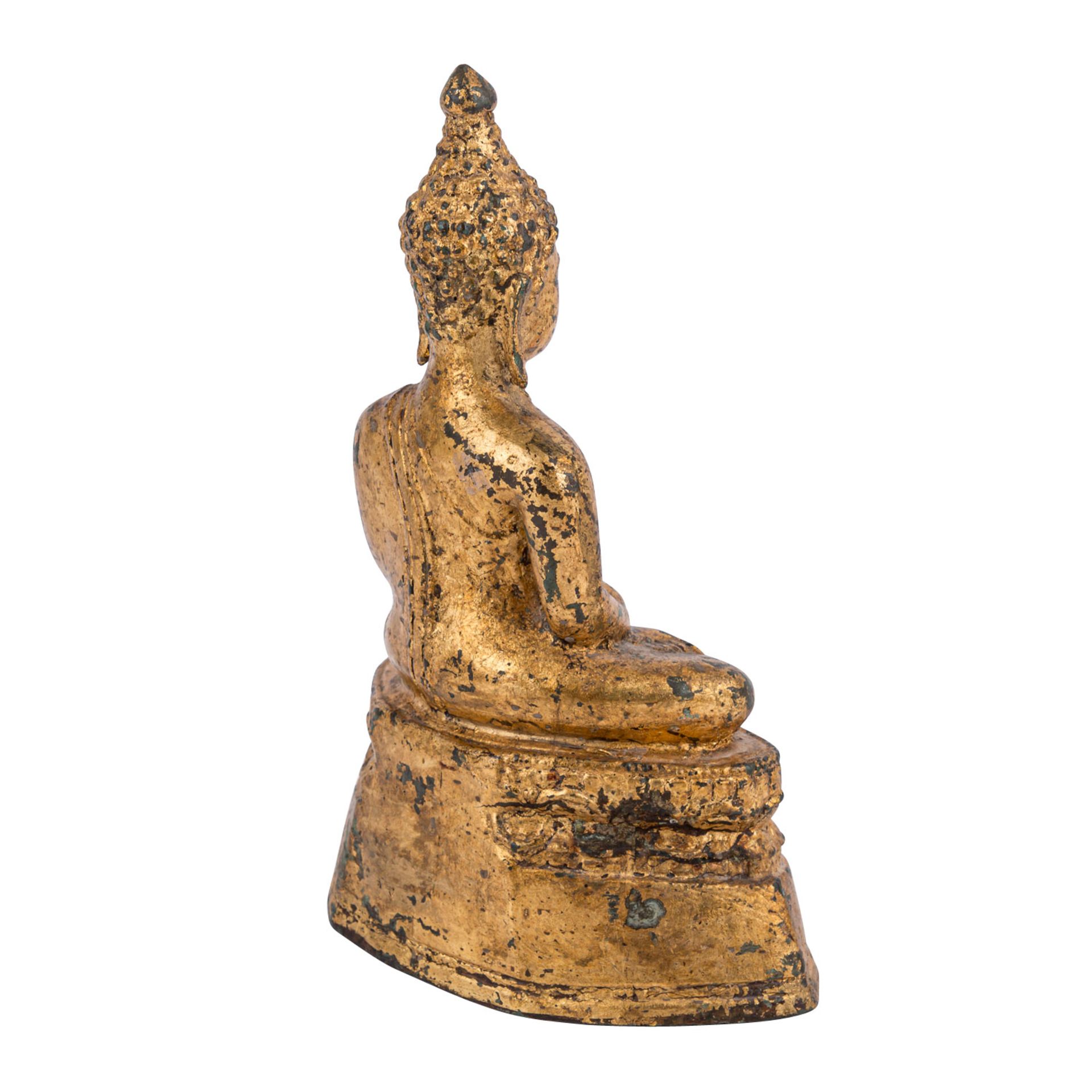 Bronze des Buddha Amitayus. SINOTIBETISCH, 18./19. Jh..Der Buddha des langen Lebens ist auf einem - Bild 3 aus 5