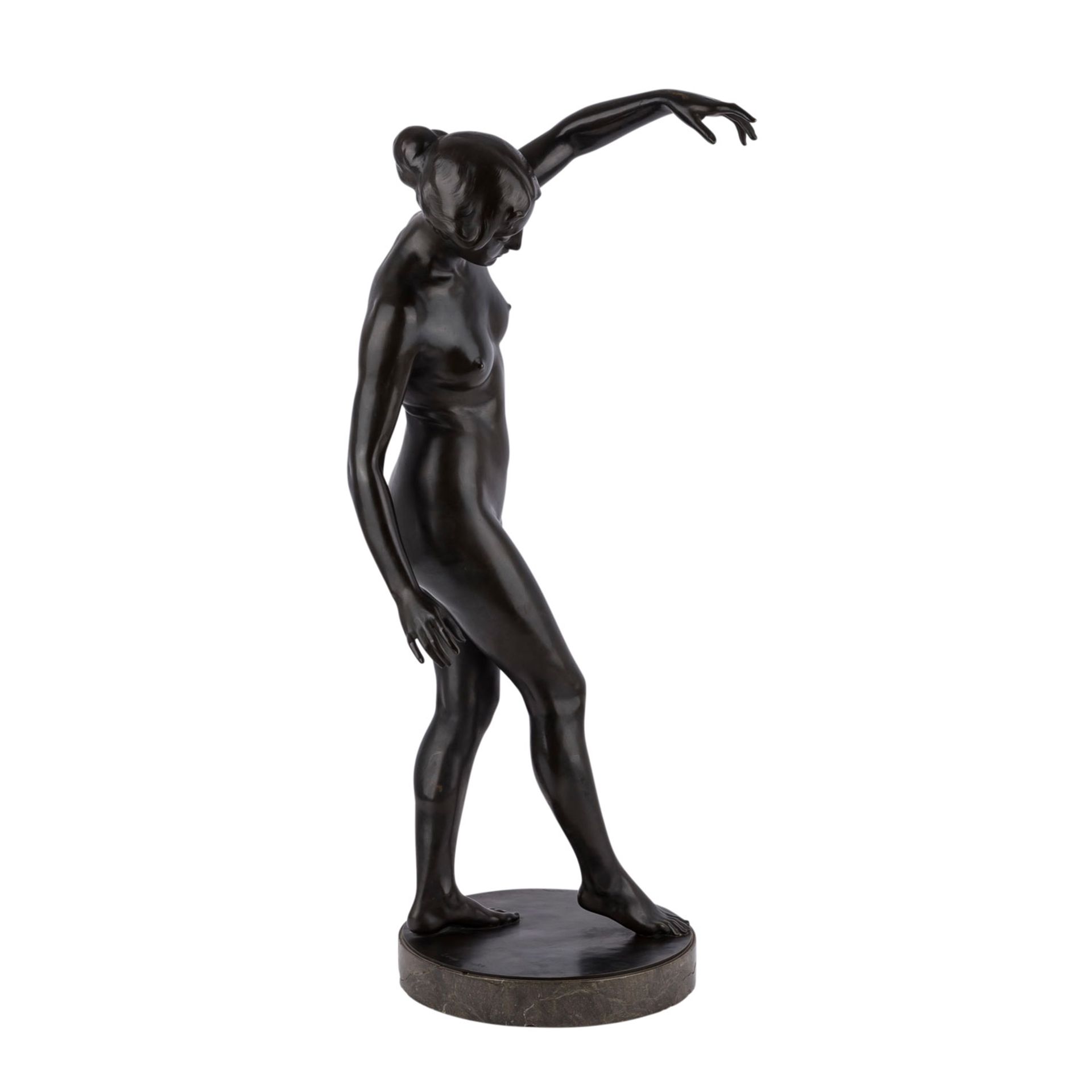 LEWIN-FUNCKE, ARTHUR (1866-1937) "Tänzerin"Um 1900-1905, Bronze auf Serpentin-Sockel, H: 95 cm. ( - Image 4 of 8