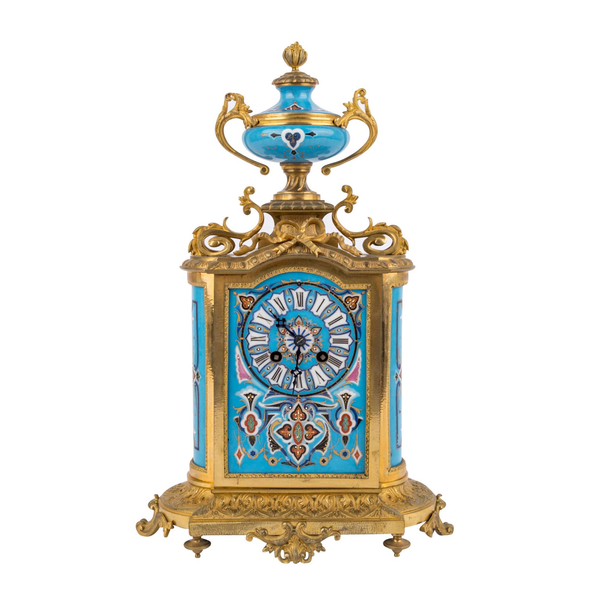 PENDULE IM LOUIS XVI-STILFrankreich, Ende 19.Jh., Bronze, vergoldet sowie polychrom gestaltete