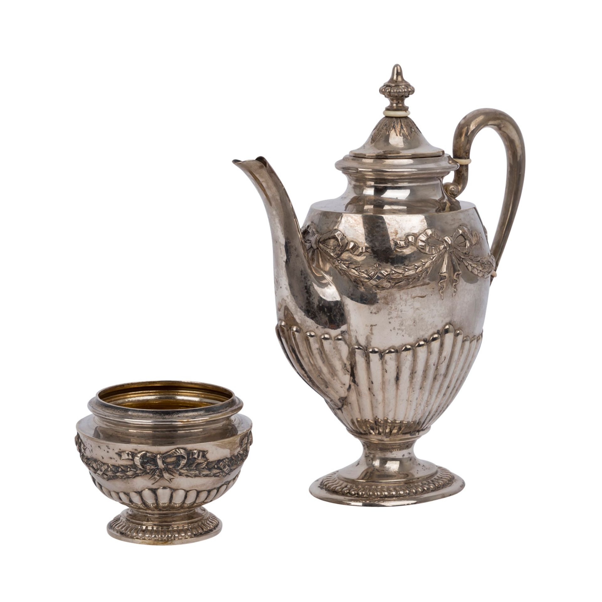 ÖSTERREICH-UNGARN Kanne und Zuckerschale, 1872-1922Silber, Kaffeekanne mit Scharnierdeckel, Korpus