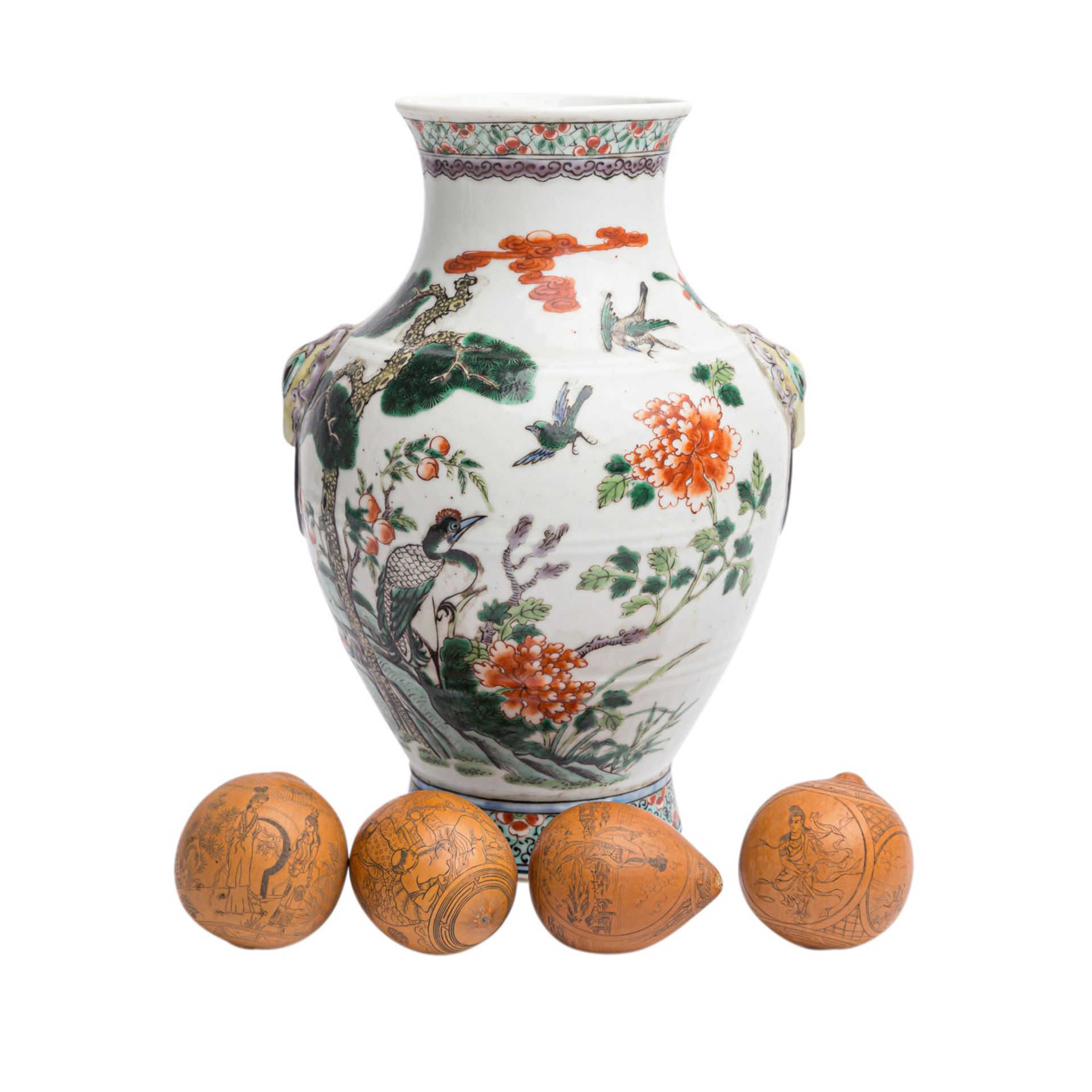 Konvolut 5 tlg.: 1 Vase und 5 kleine Kalebassen. CHINA.Famille verte Vase, H: 26 cm. Als Lampenfuß
