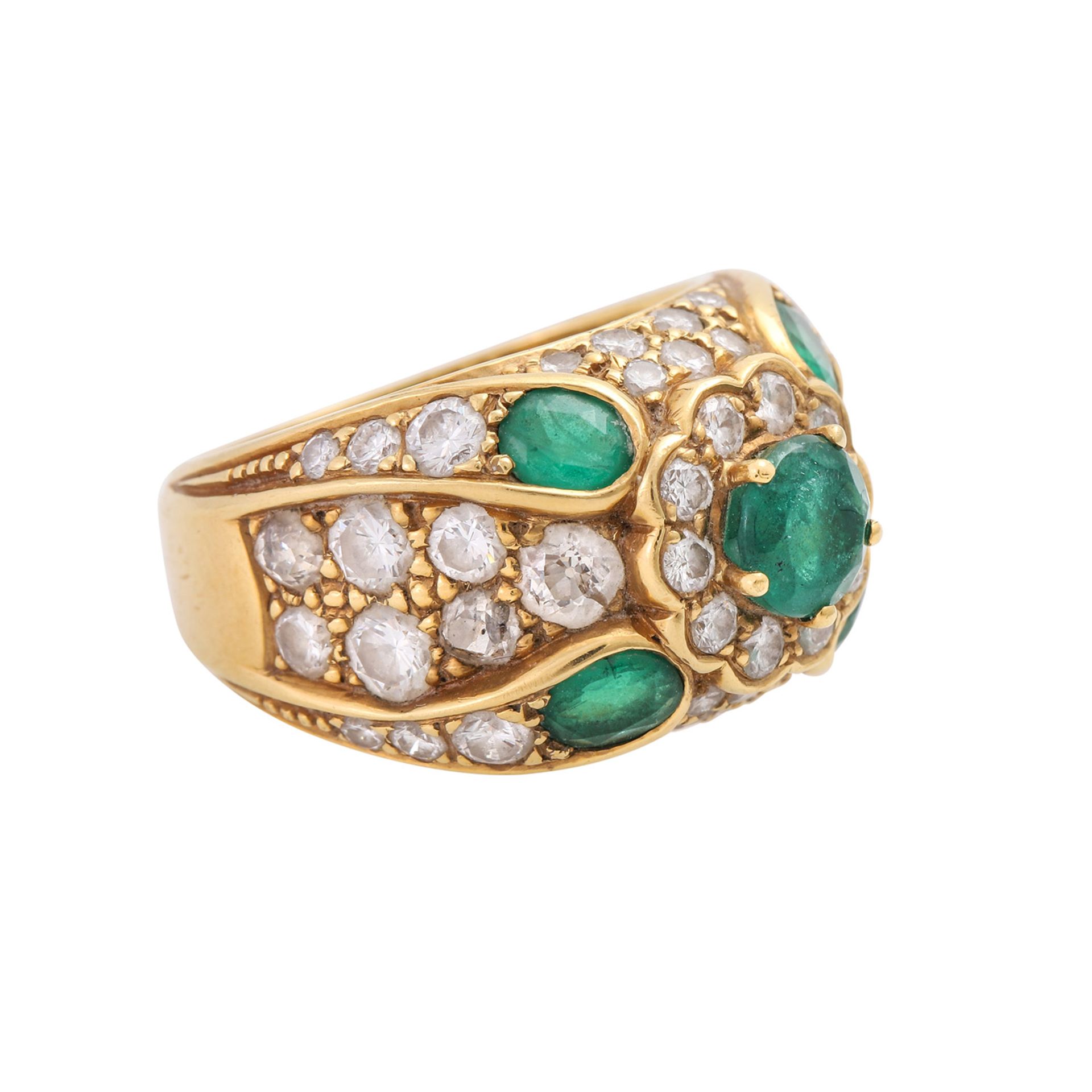 Damenring besetzt mit 5 Smaragde und Diamanten zus. ca. 2,0 cts, TW-W/ VSI- PIQUE.GG 18 K. Ringgröße - Bild 2 aus 5