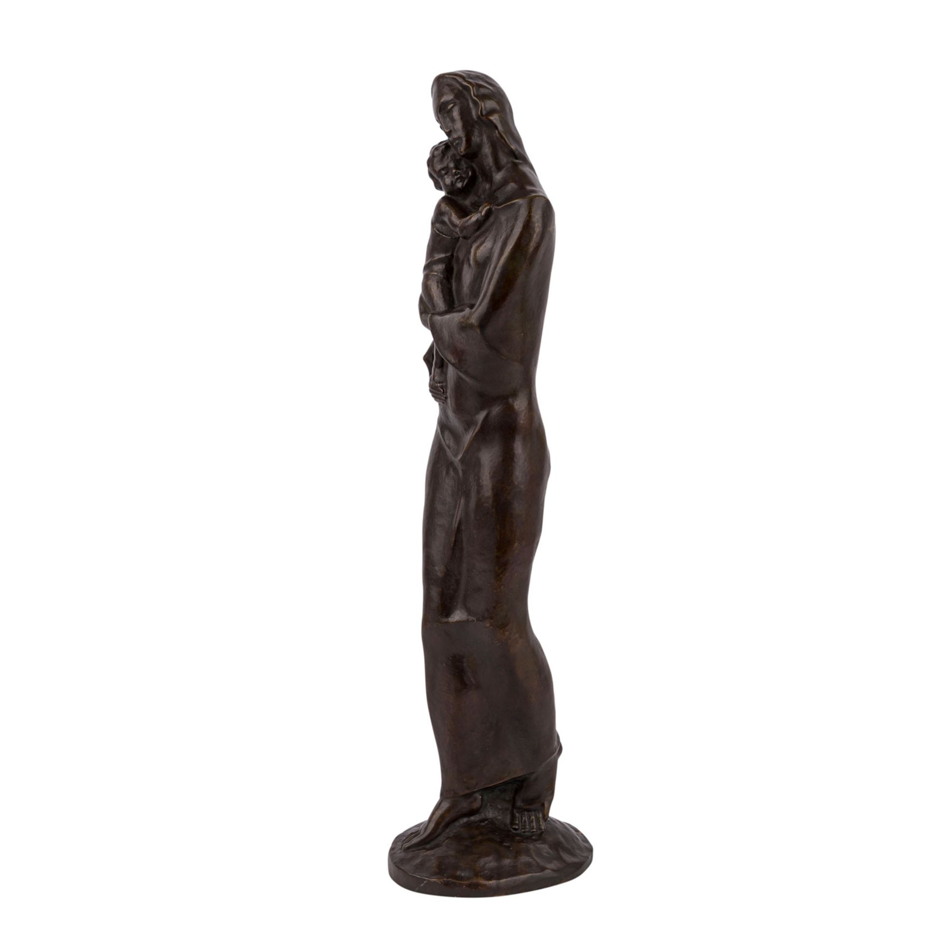 BILDHAUER DES 20.JH. "Madonna"1930-1940, Bronze patiniert, H: 55 cm., normale Altersspuren. - Bild 2 aus 4
