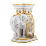 Elefant aus Keramik als Blumensäule.H: 47. Min.besch..An elepant as a flower stand, height: 47 cm.
