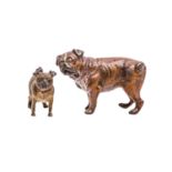 WIENER BRONZE Paar Miniatur-Mopshunde, 20. Jh.2 stehende Mopshunde, verschieden coloriert, 1 x