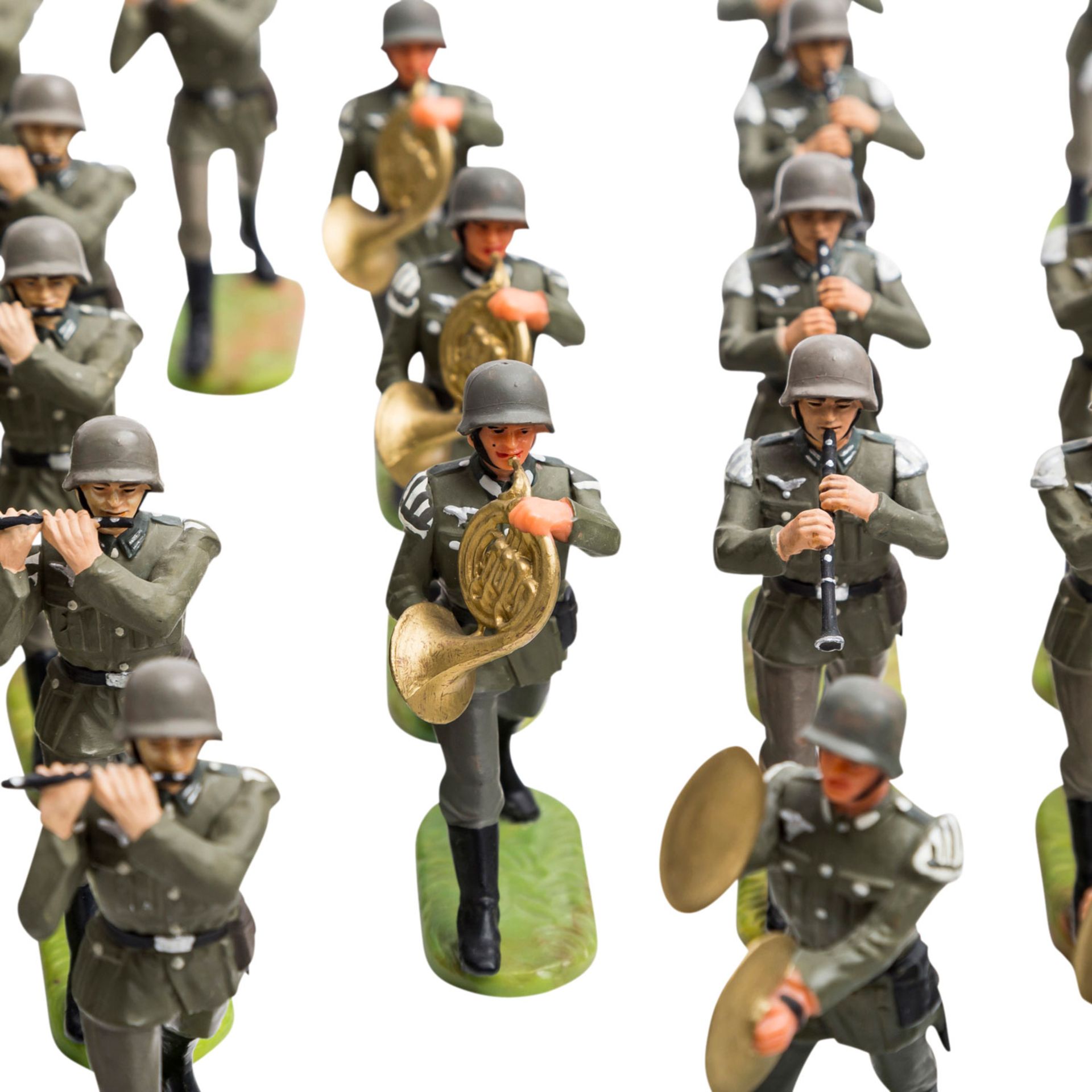 ELASTOLIN/PREISER Konvolut von ca. 64 deutschen Soldaten, NK.Hartplastik, gemarkt, überwiegend - Image 7 of 10