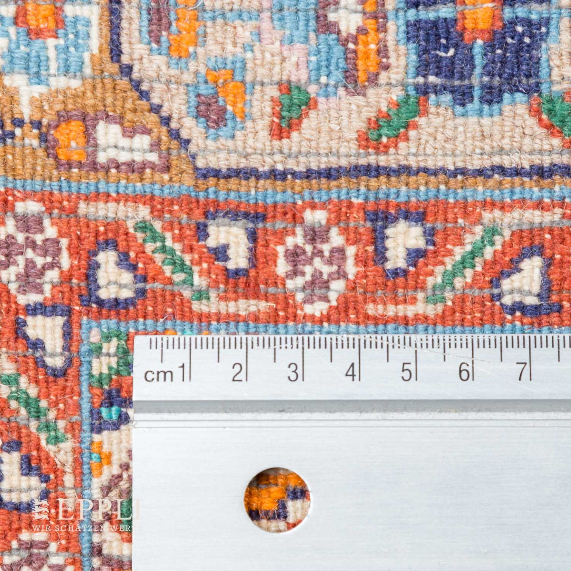 Orientteppich. MUD/PERSIEN, 20. Jh., 263x248 cm.Das beigefarbene Innenfeld zeigt ein endloses Muster - Bild 4 aus 4