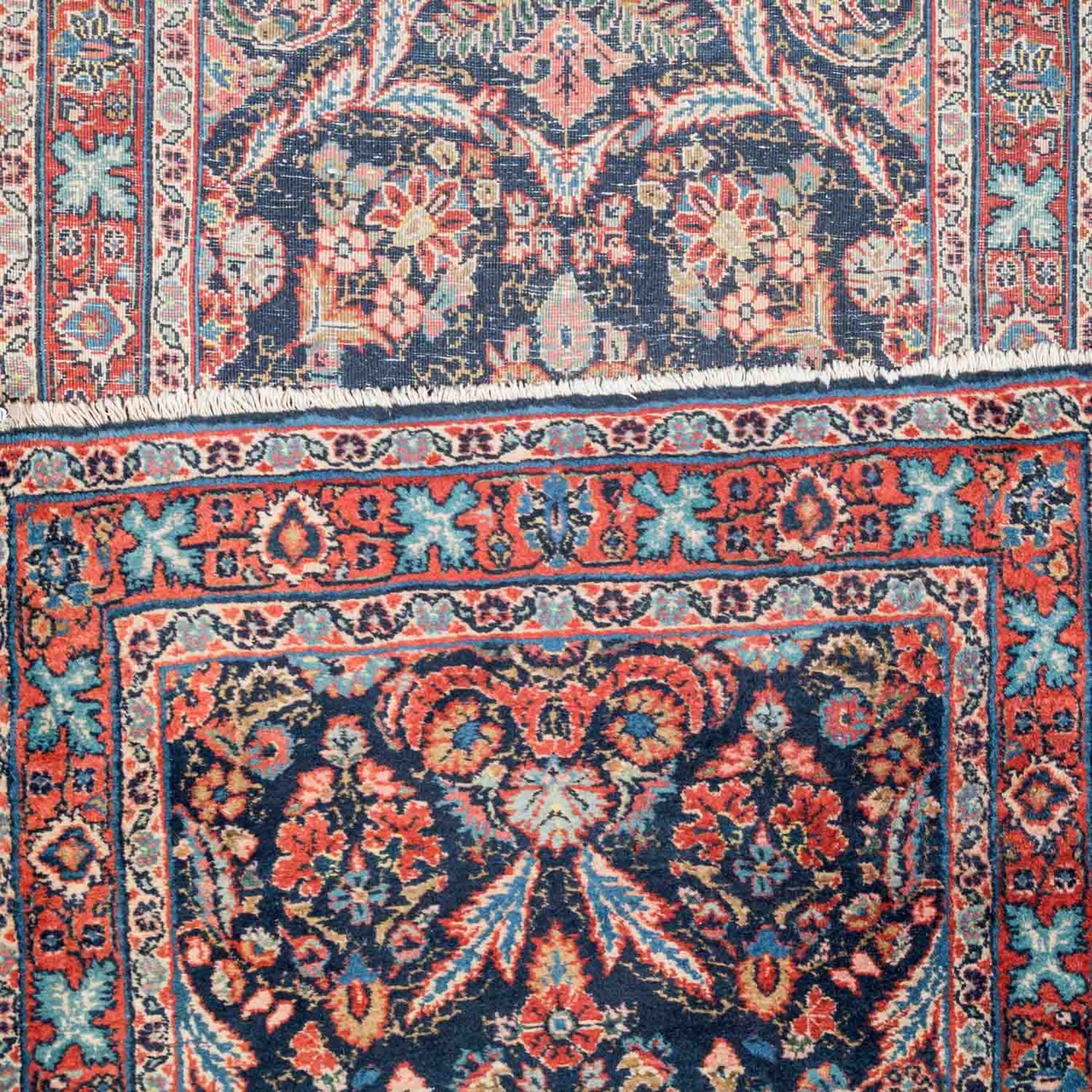 Konvolut: 2 Orientteppiche, 20. Jh.:1 Teppich ausTurkmenistan mit Gölmusterung auf rotbraunem Grund, - Bild 4 aus 6