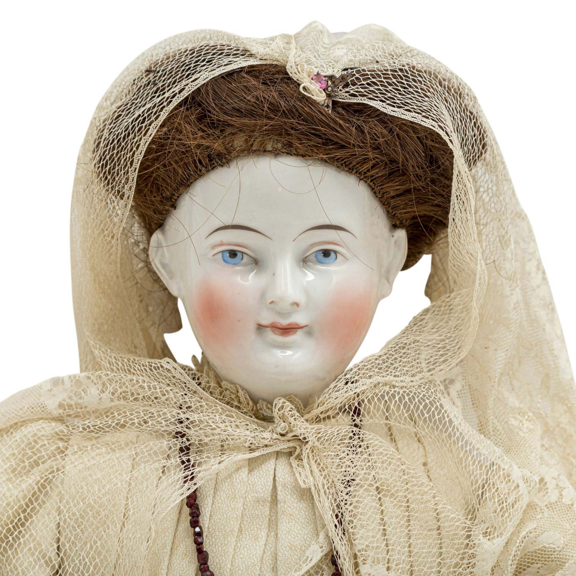 CHINA-HEAD Puppe, wohl 19. Jh.Brustblattkopf-Puppe aus glasiertem Porzellan, blaue, gemalte Augen, - Bild 2 aus 3