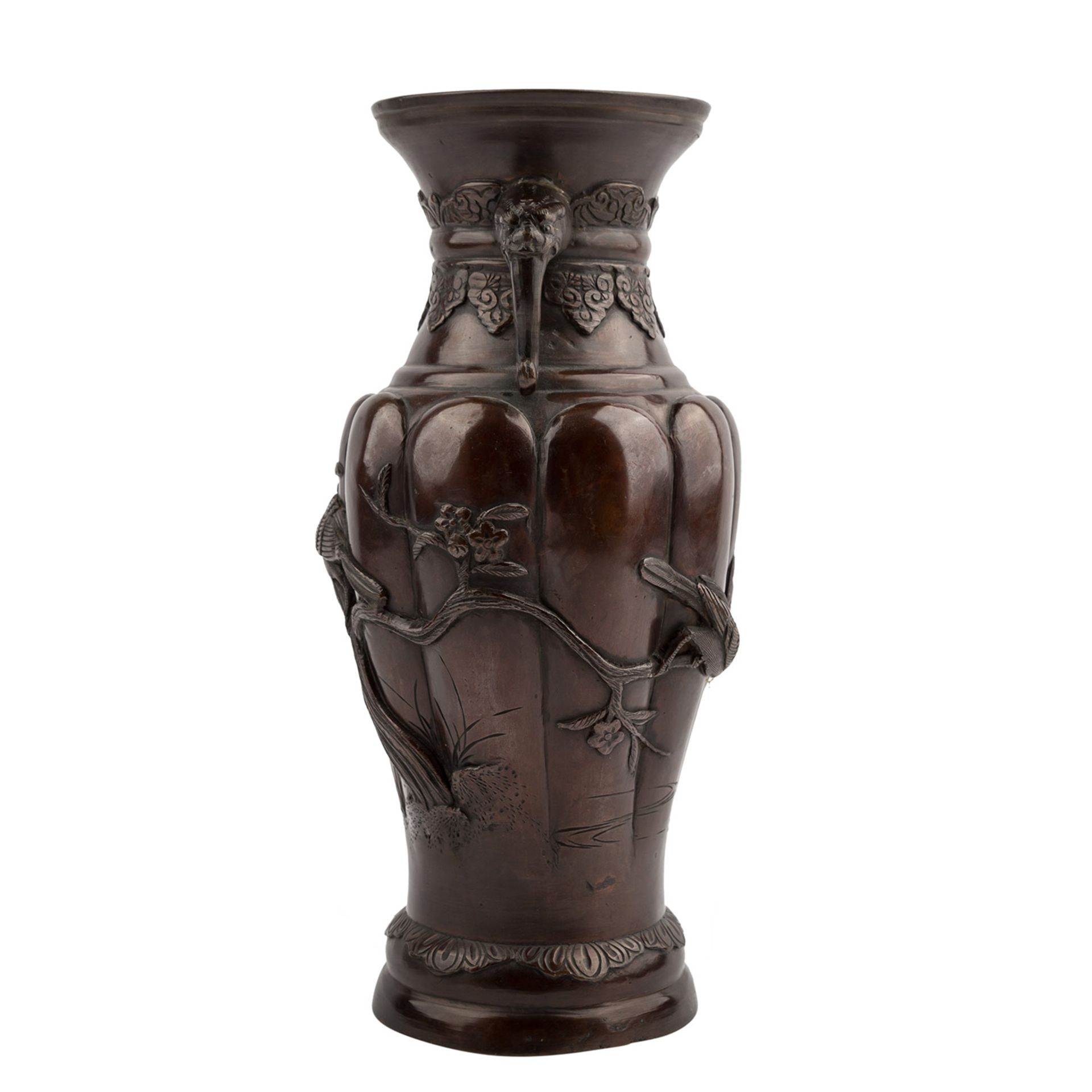 Vase aus Bronze. JAPAN, Meiji-Periode (1868-1912)Balusterförmig mit zwei auf der Schulter - Image 4 of 7