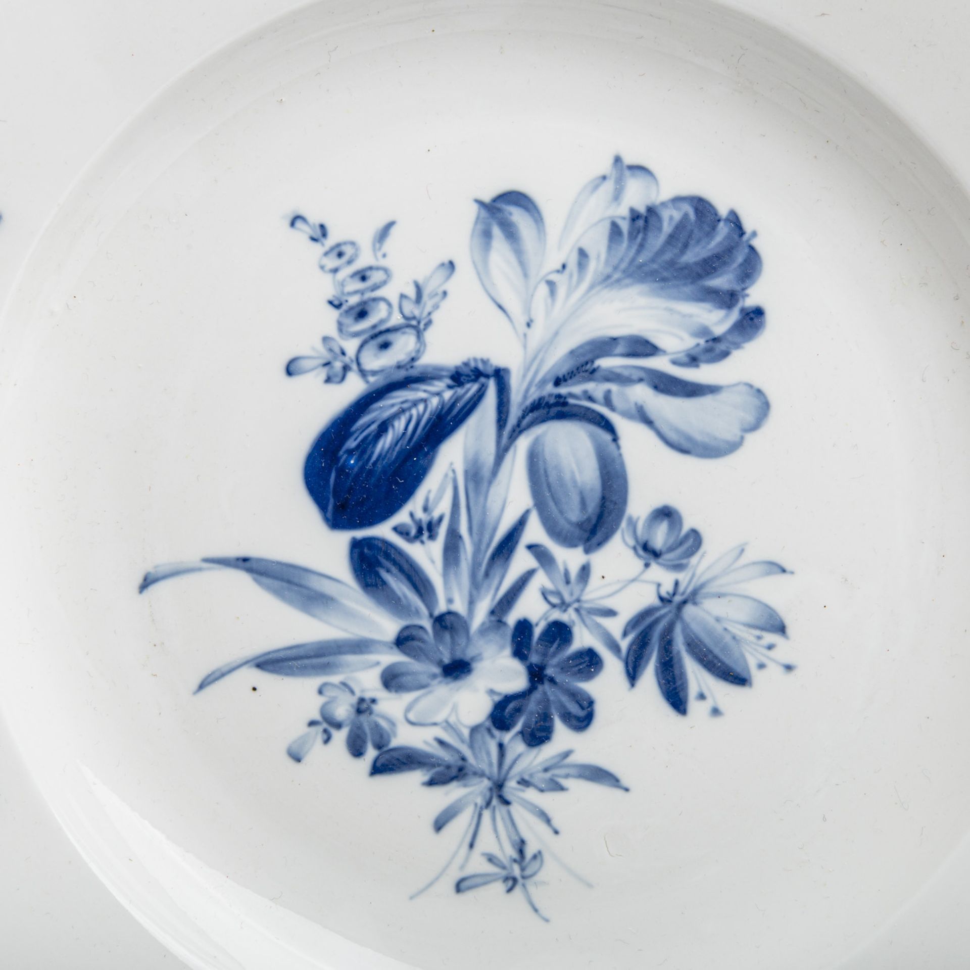 MEISSEN 20 Speiseteller, 1860-1924.Monochrome, unterglasurblaue Blumenstaffage, - Bild 2 aus 4