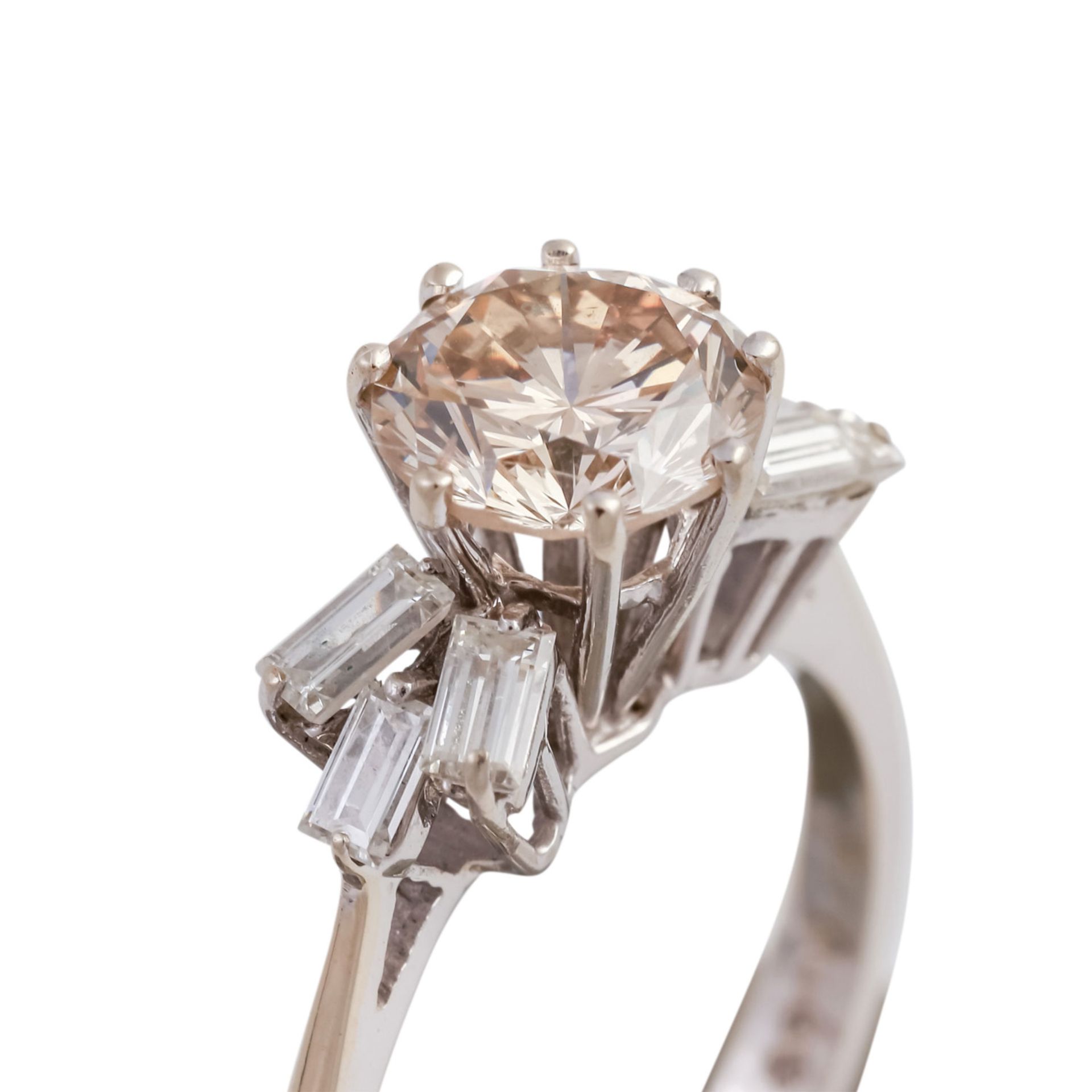 Ring mit 1 Brillant ca. 1,56 ct(grav.) FANCY LIGHT BROWN flankiert v. 6 Diamantbaguettes zus. ca. - Bild 5 aus 5