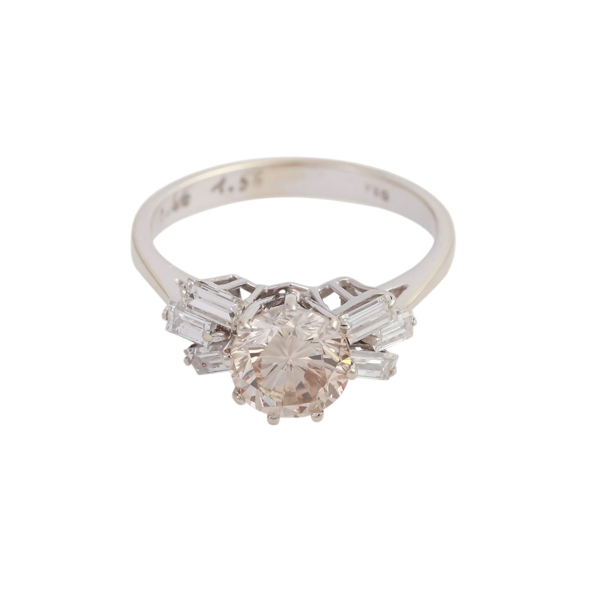 Ring mit 1 Brillant ca. 1,56 ct(grav.) FANCY LIGHT BROWN flankiert v. 6 Diamantbaguettes zus. ca.