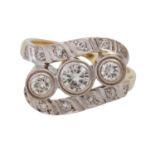 Ring mit 3 Brillanten, zus. ca. 0,7 ct, LGW-GW (I-K)/VS-SIund 10 Achtkantdiamanten, zus. ca. 0,1 ct,