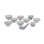 Konvolut CHINA: 10 Teile blau-weisses Porzellan.7 Rundschälchen, D: ca. 10-11 cm; 1 Becher,