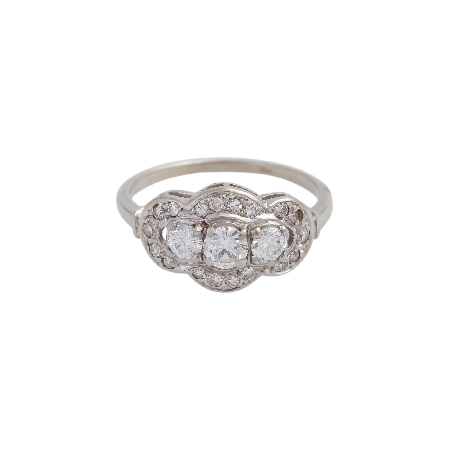 Diamantring zus. ca. 0,7 ctdavon 3 Brill. zus. ca. 0,5 ct WEIß-GW (H-L)/P, WG 18K. RW: ca. 54. 20.