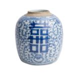 Blau-weisse Vase. CHINA.Mit unterglasurblauer Malerei verziert, H ca. 22 cm, Altersspuren, min.