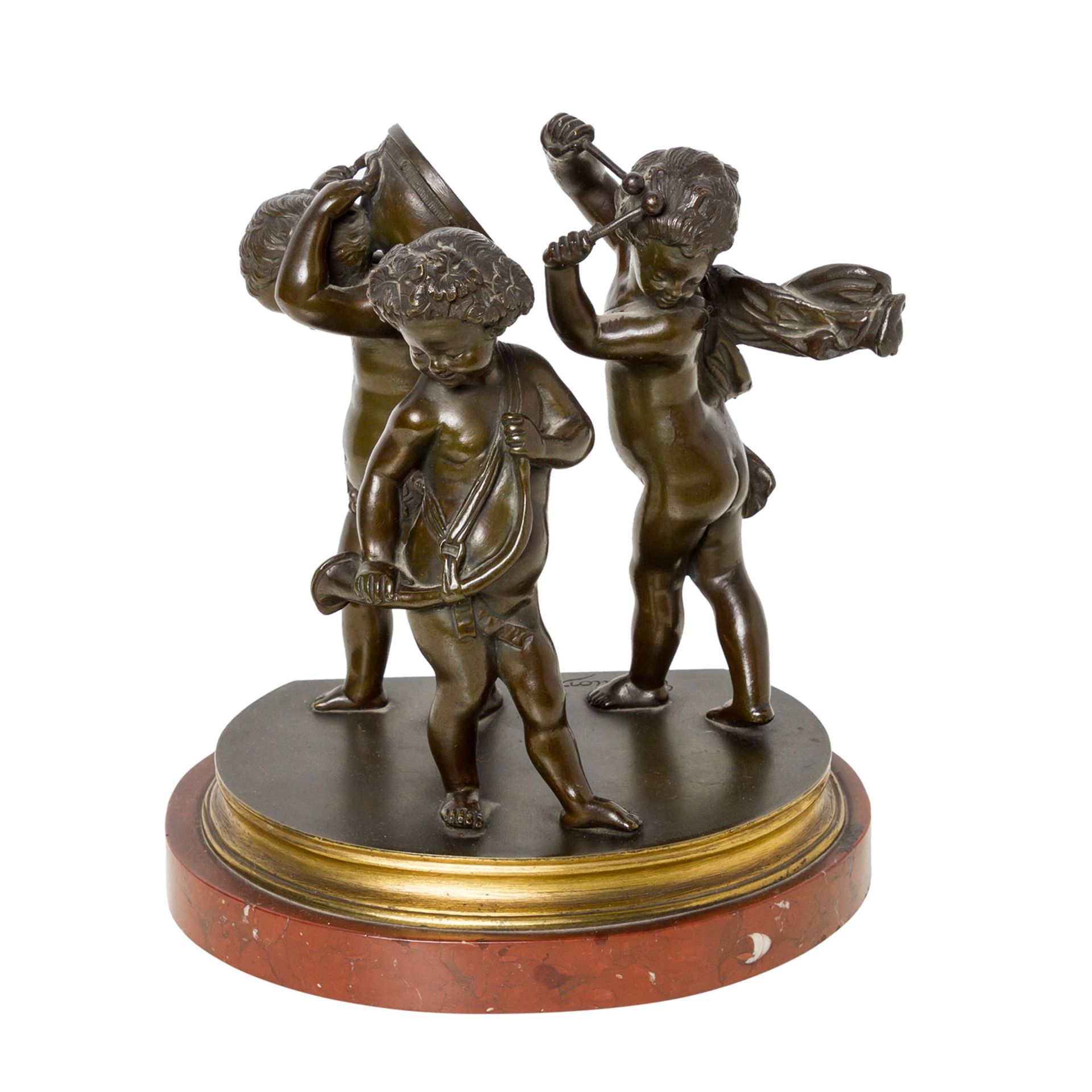 CLODION, C. MICHEL (1738-1814) "Spielende Putti".Bronze, dunkelbraun patiniert, roter, weiß