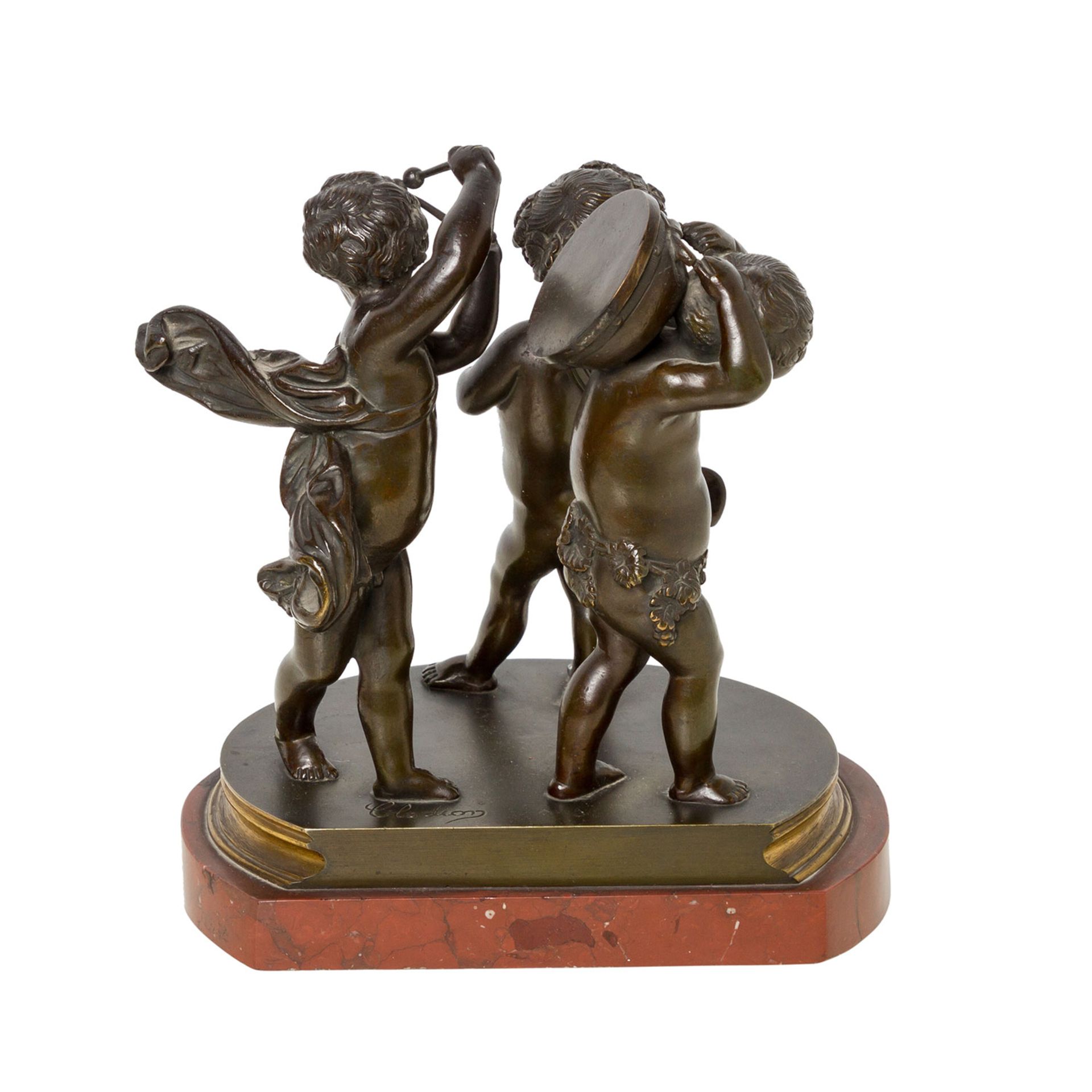 CLODION, C. MICHEL (1738-1814) "Spielende Putti".Bronze, dunkelbraun patiniert, roter, weiß - Image 3 of 5