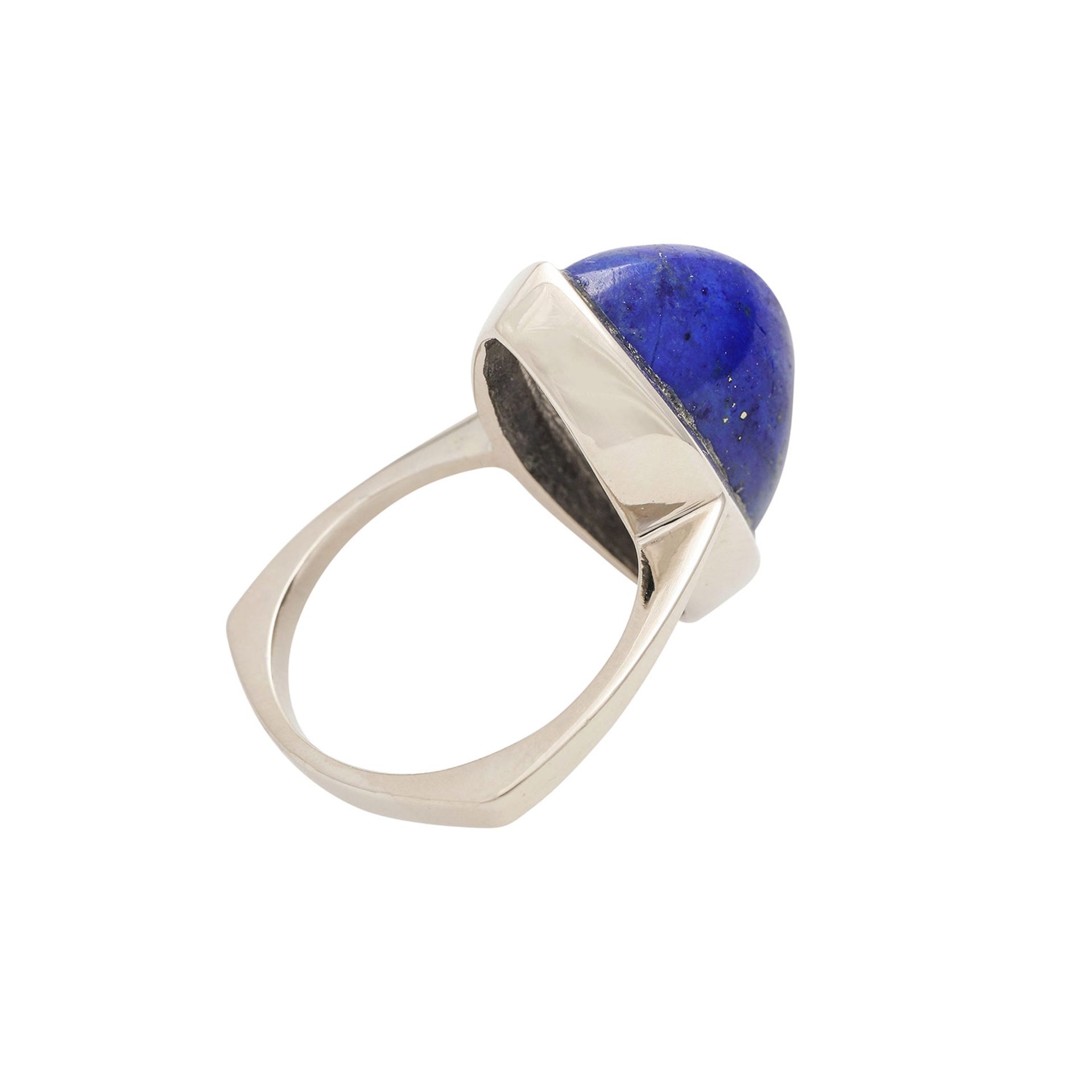 Ring mit Lapislazuli-Navetteca. 2x0,9 cm, WG 14K. RW ca.: 53. 20./21. Jh. Leichte Tragespuren, - Bild 3 aus 4