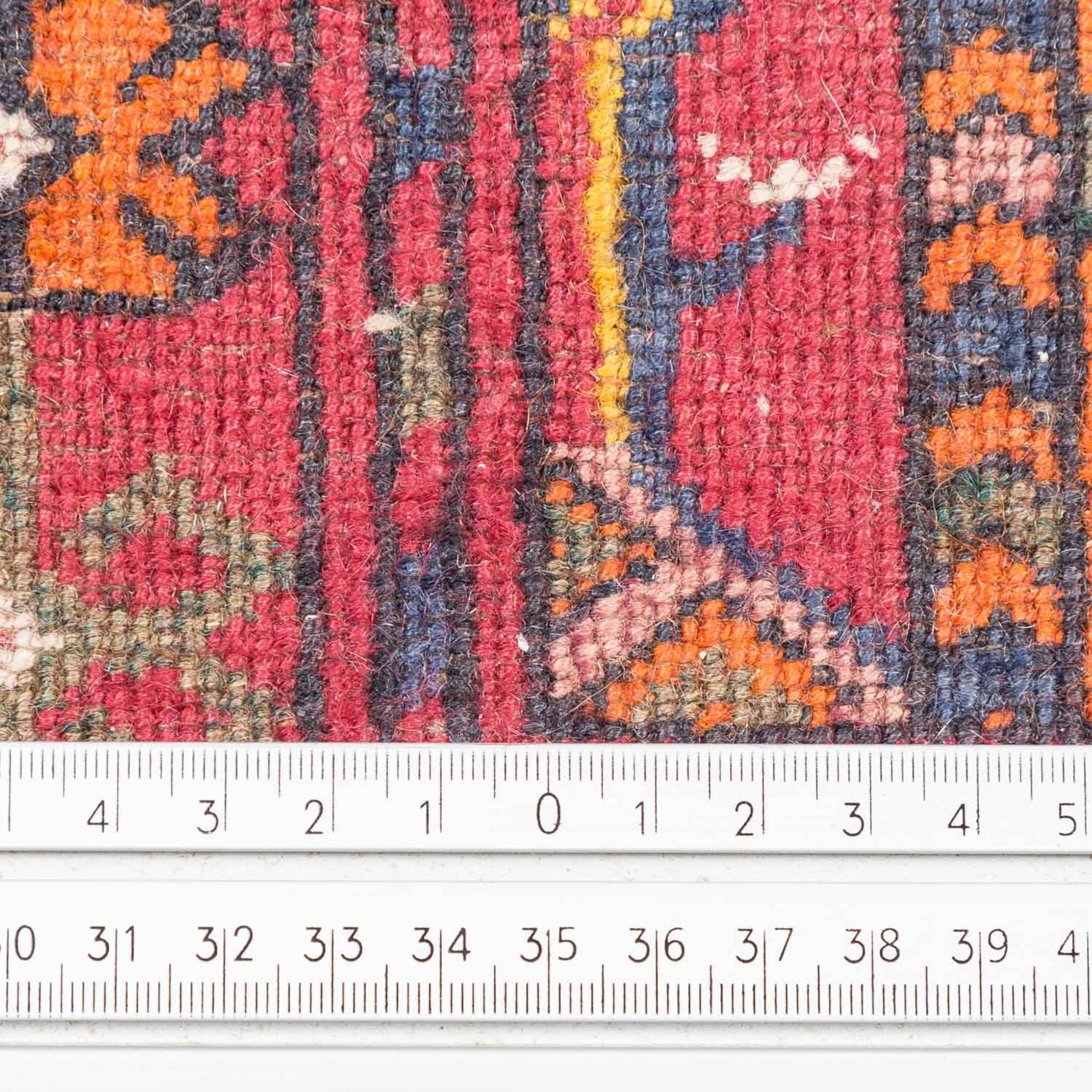 Orientteppich. BESCHIR/BUCHARA, um 1900/1920, 262x157 cm.Der in sattem Ziegelrot gehaltene Fond - Bild 5 aus 5