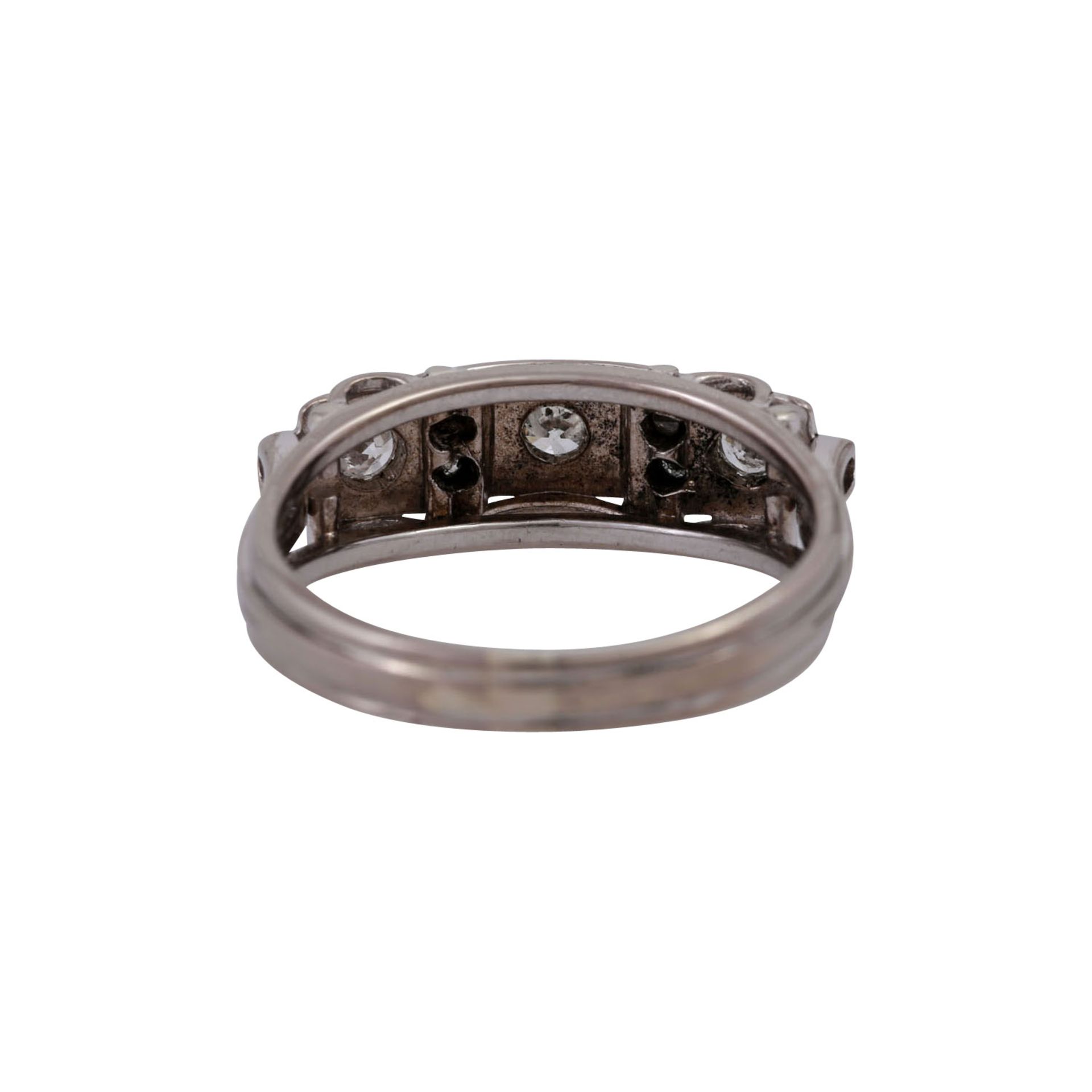 Ring mit Brillanten und Diamanten, zus. ca. 0,25 ct,GET (M)/VS-SI (1 Stein mit Ausbruch), WG 14K, RW - Bild 4 aus 4