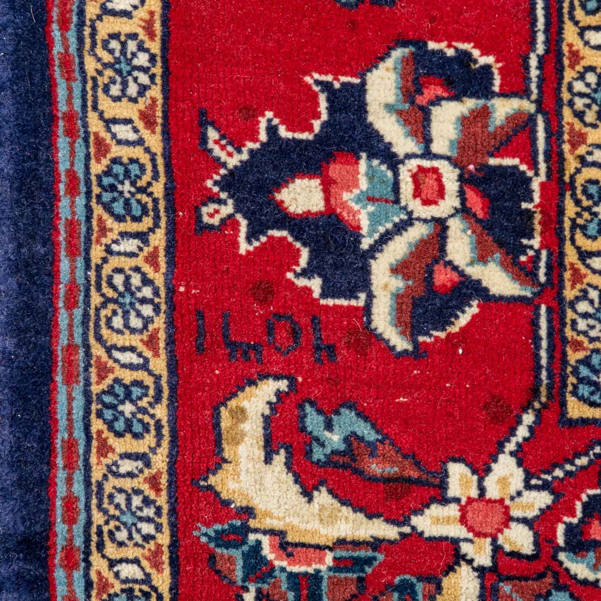 Orientteppich. PERSIEN, 20. Jh., 158x121 cm.Klassisches Zentralmedaillonmuster mit Floralrankwerk - Bild 8 aus 9