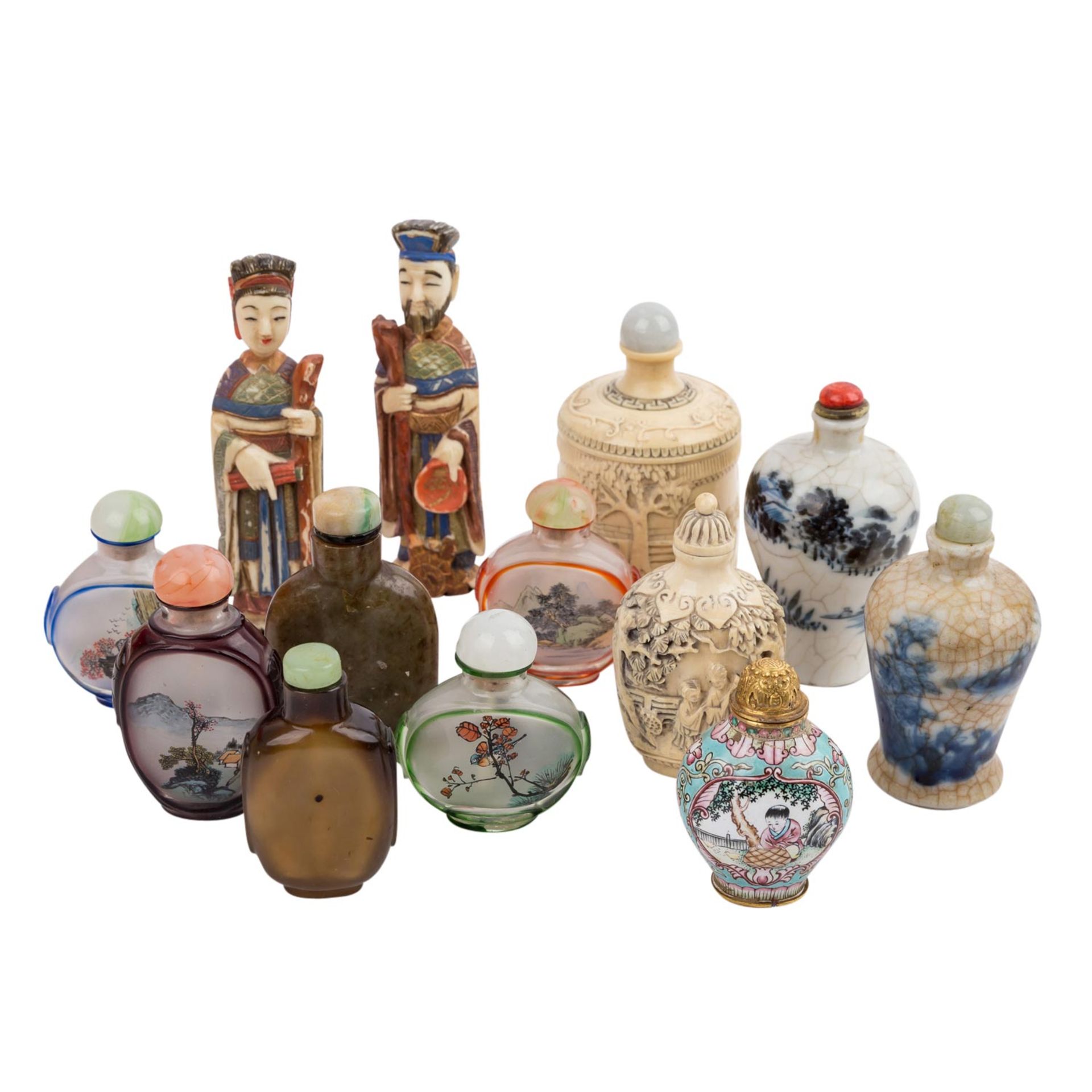 Konvolut: 14 Snuff bottles. CHINA.5 aus Glas, 4 aus Elfenbein (1900-1945), 2 aus Keramik, 1 aus