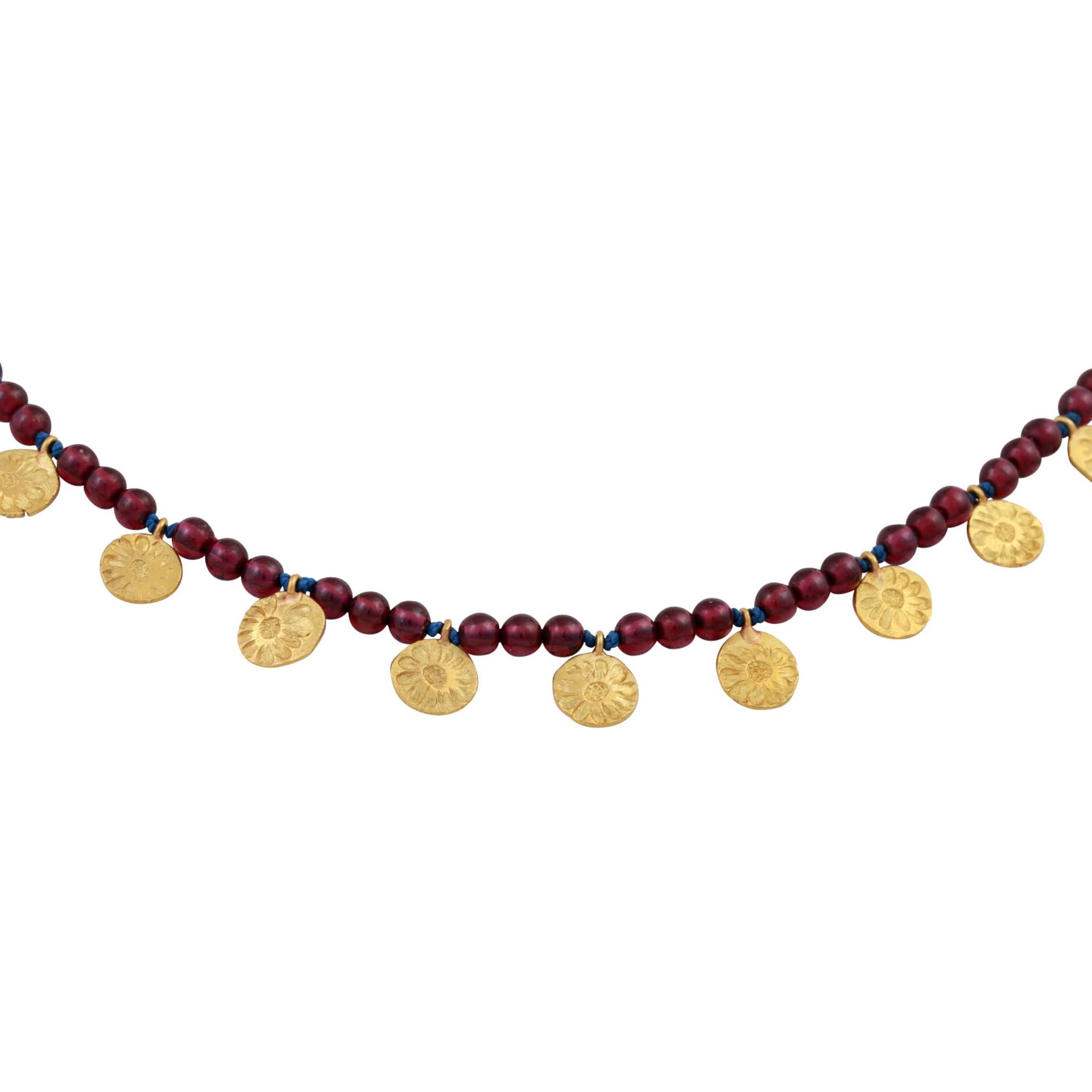 Designer Collier aus Almandinkugeln (Granat) 3,5 mmmit 12 Blüten-Prägeplättchen und Schließe aus - Bild 2 aus 4