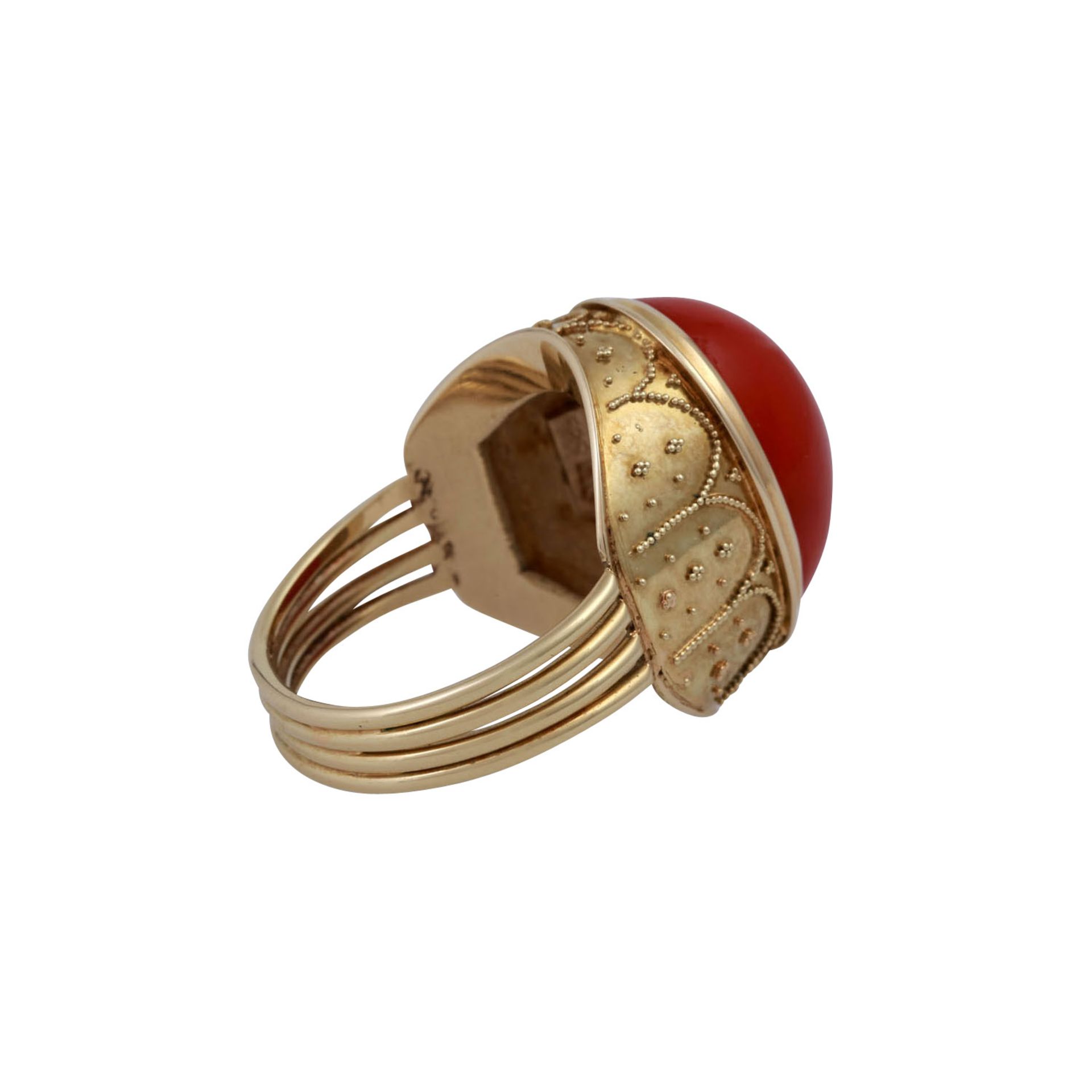 Ring mit ovaler Koralle, ca. 17x12 mm,GG 14K, RW 55, Mitte 20. Jh., min. Tragespuren, Handarbeit mit - Bild 3 aus 6