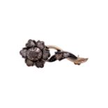 Blumenbrosche mit Diamantrosenzus. ca. 0,2 ct, Broschierung GG 14K, Schauseite Silber. LxB: ca. 2,