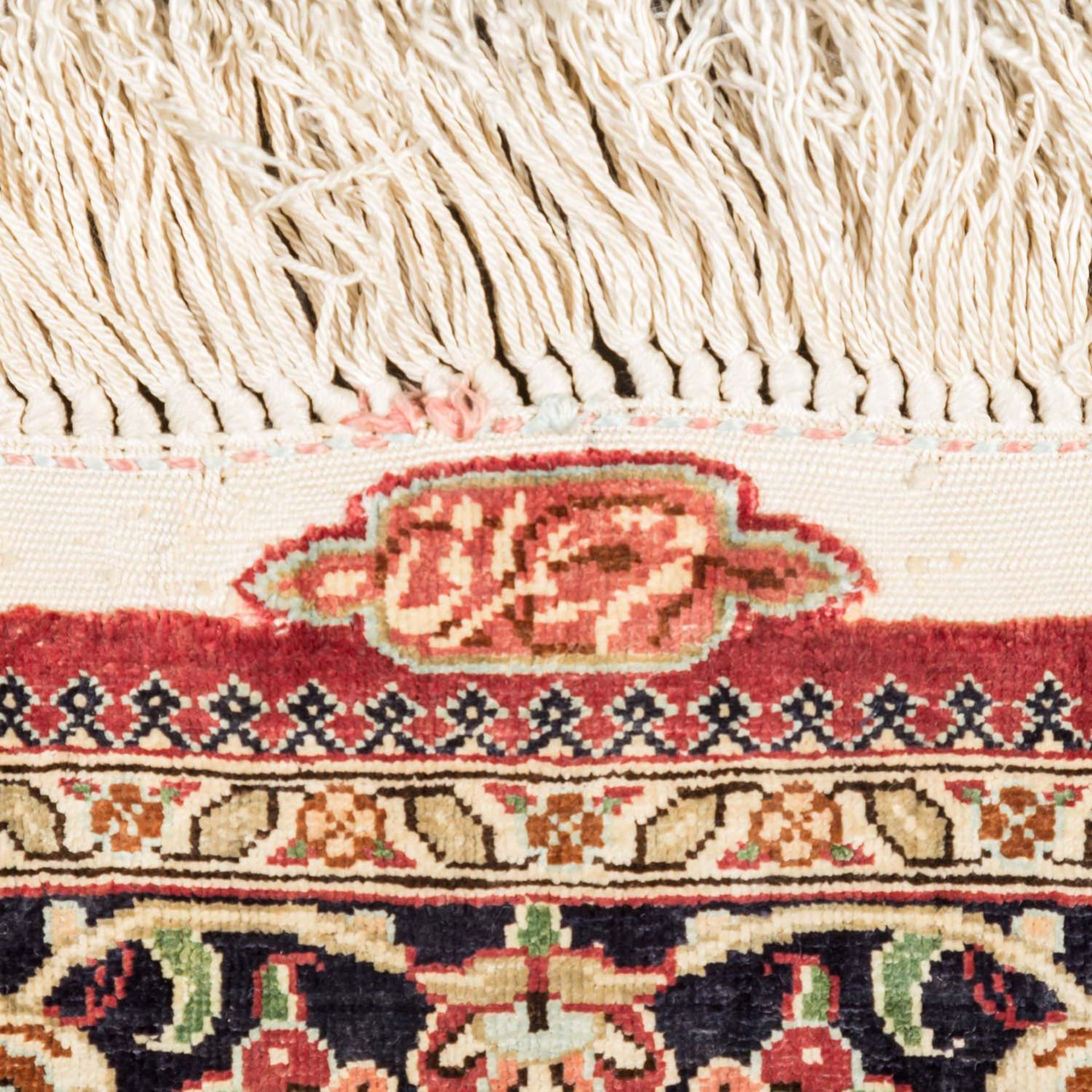 2 Orientteppiche. PERSIEN, 20. Jh..1 GHOM, 77x55 cm und 1 NAIN, 156x108 cm.2 oriental carpets. - Bild 7 aus 7