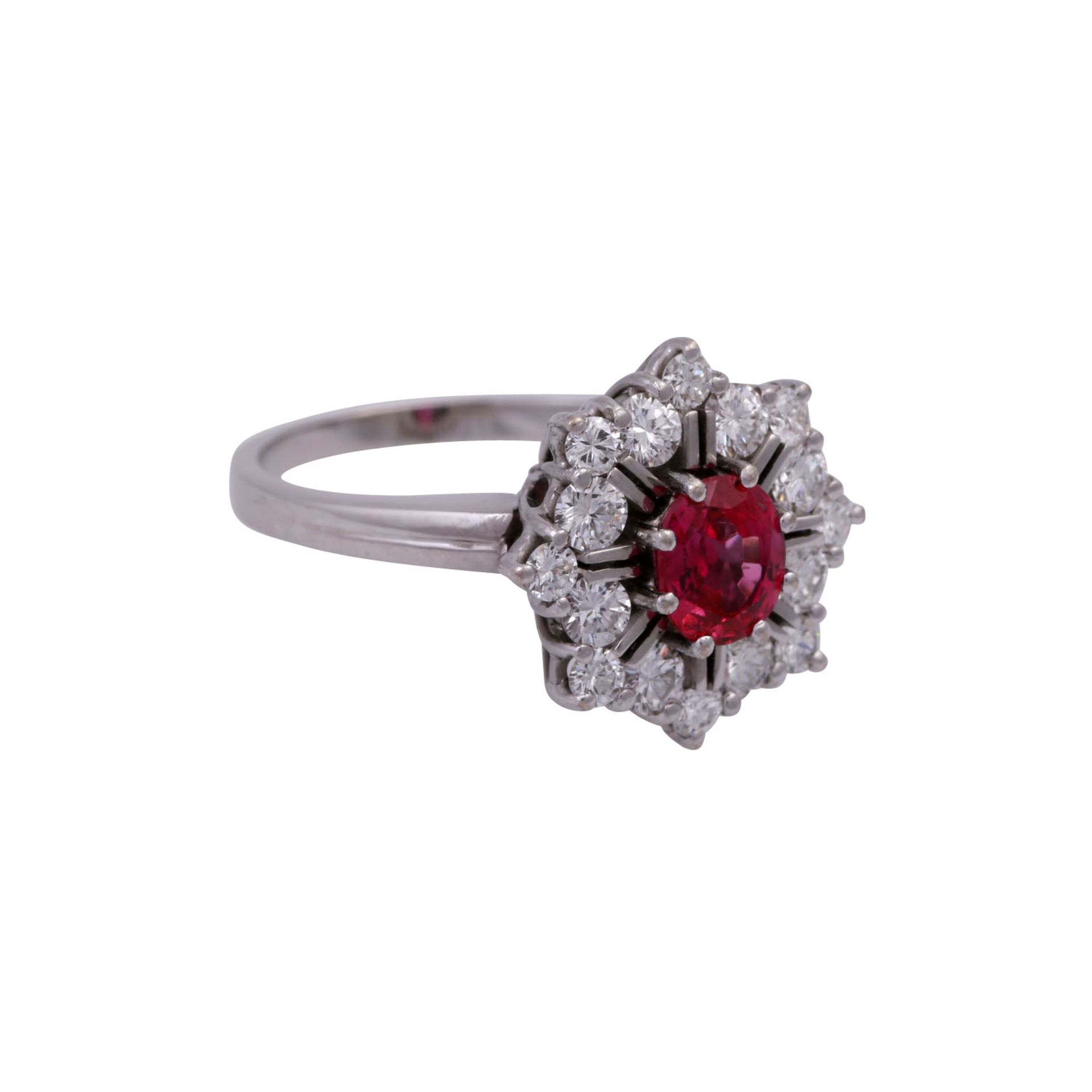 Ring "Stern" mit Rubinca. 0,8 ct (unbehandelt) sowie Brill. zus. ca. 0,7 ct, WEIß (H)/VVS, WG 18K. - Bild 2 aus 4