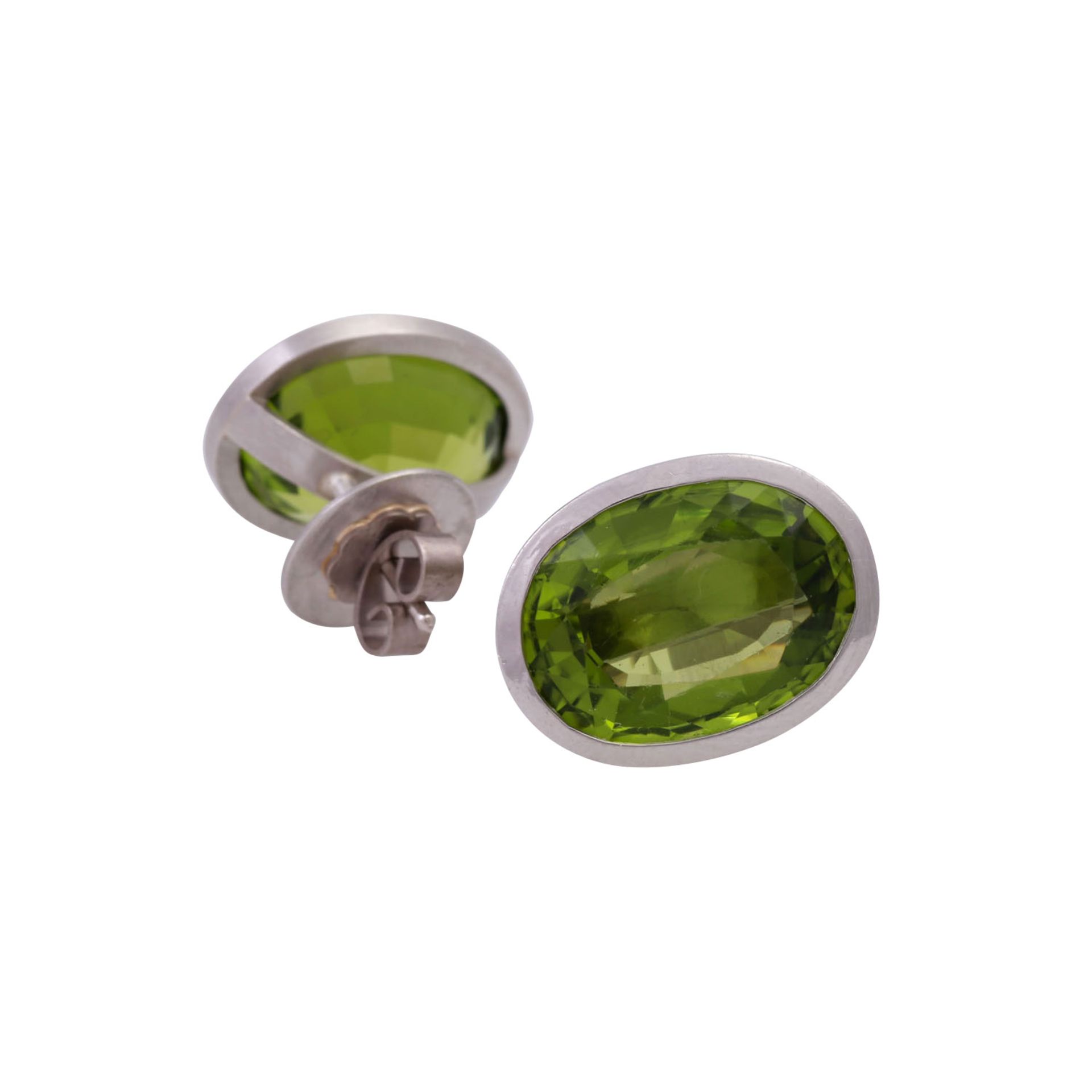 GÜNTER KRAUSS Ohrringe mit oval facettiertem Peridot,zus. ca. 14 ct, Platin 950/-, ca. 1,6x1,3 cm, - Bild 3 aus 5