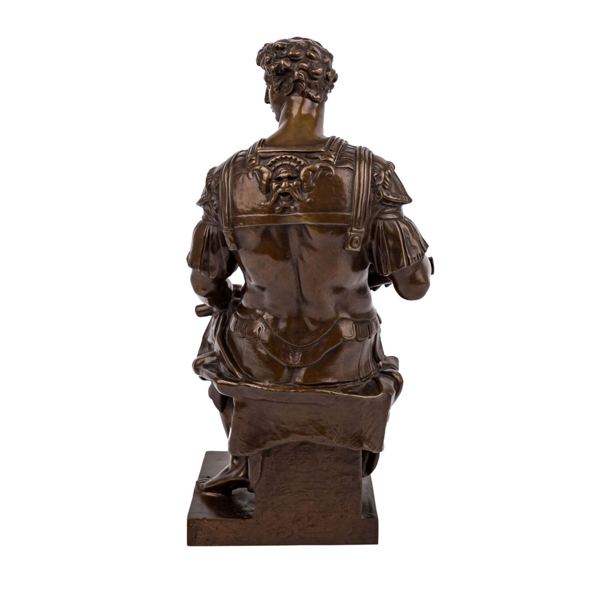 BARBEDIENNE, FERDINAND (1810-1892, franz. Bildhauer und Gießer), "Römischer Kaiser"Bronze, brüniert, - Bild 3 aus 6