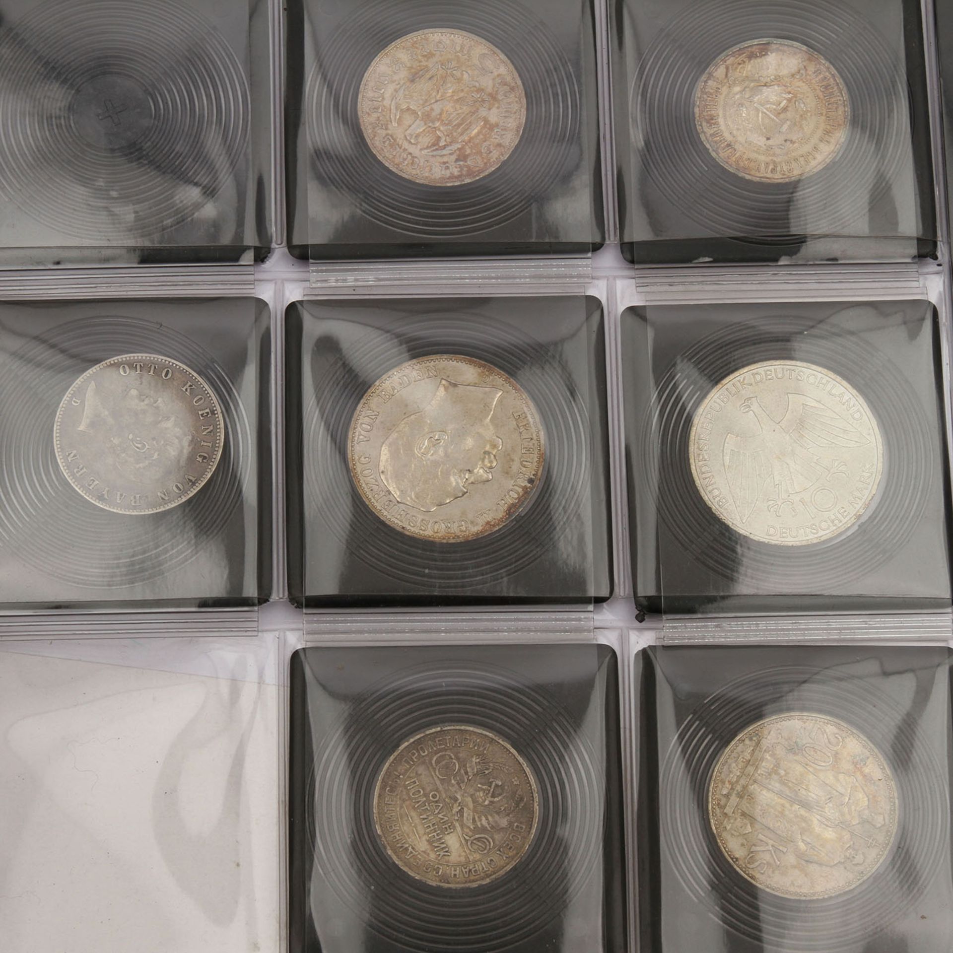 China Silber-Gedenkmünzen inSpezialschatulle. 13 Stück mit u.a. 10 Yuan 1992 zu 1 Unze Silber - Bild 4 aus 4