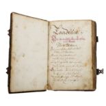 Handgeschriebenes Gebetbuch des 18. Jahrhundertswohl aus einem Franziskanerkloster. Schließen