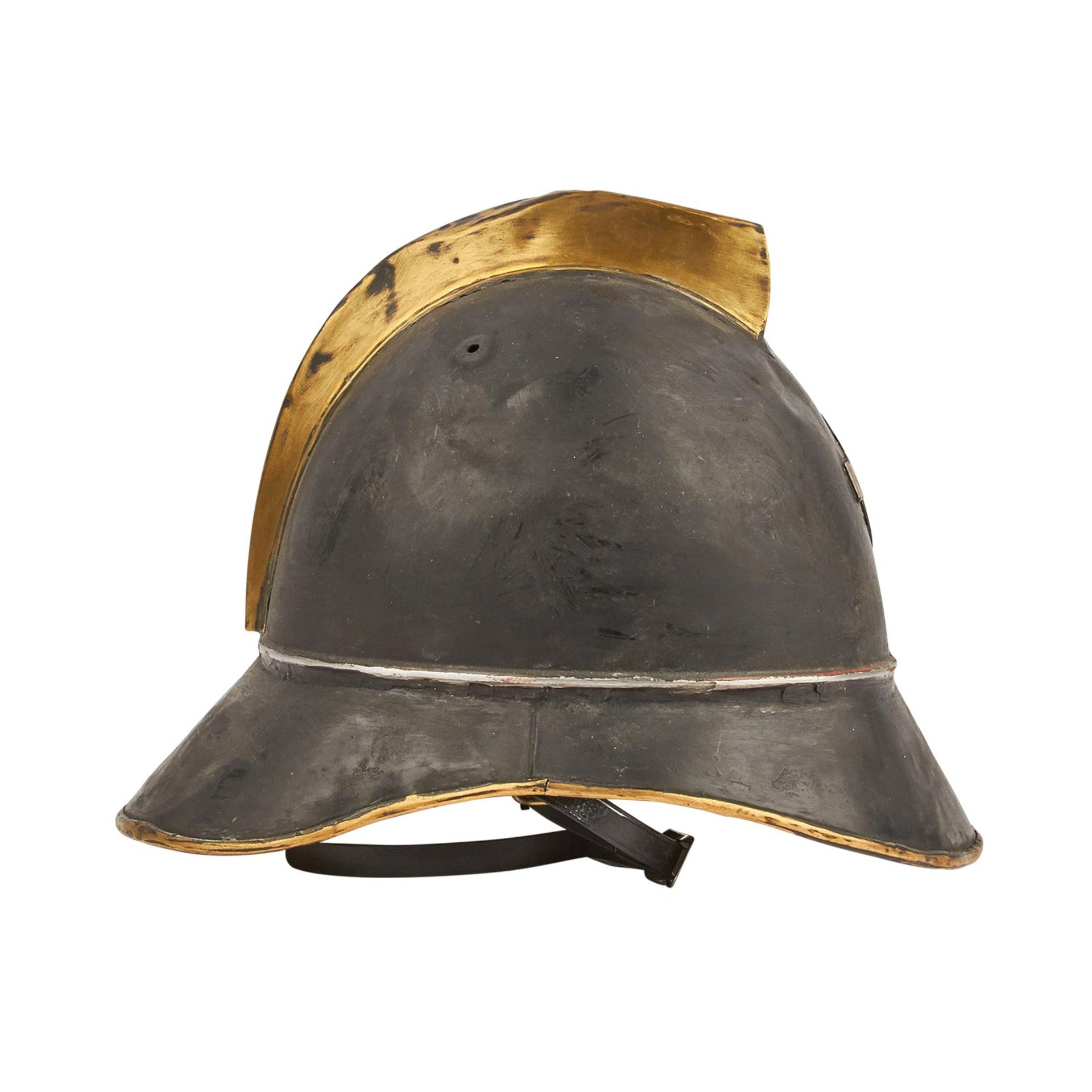 2 Helme - Schweiz und Frankreich. Feuerwehrhelm vermutl. um 1900,partiell restauriert bzw. - Bild 10 aus 15