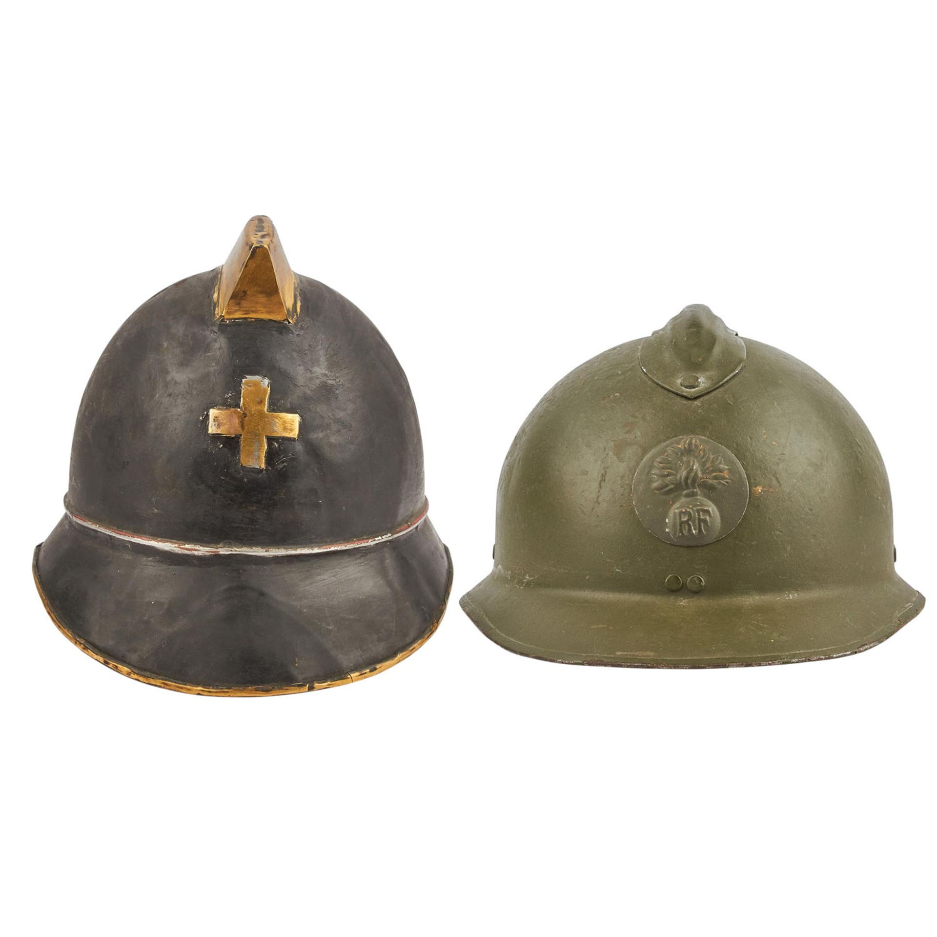 2 Helme - Schweiz und Frankreich. Feuerwehrhelm vermutl. um 1900,partiell restauriert bzw.