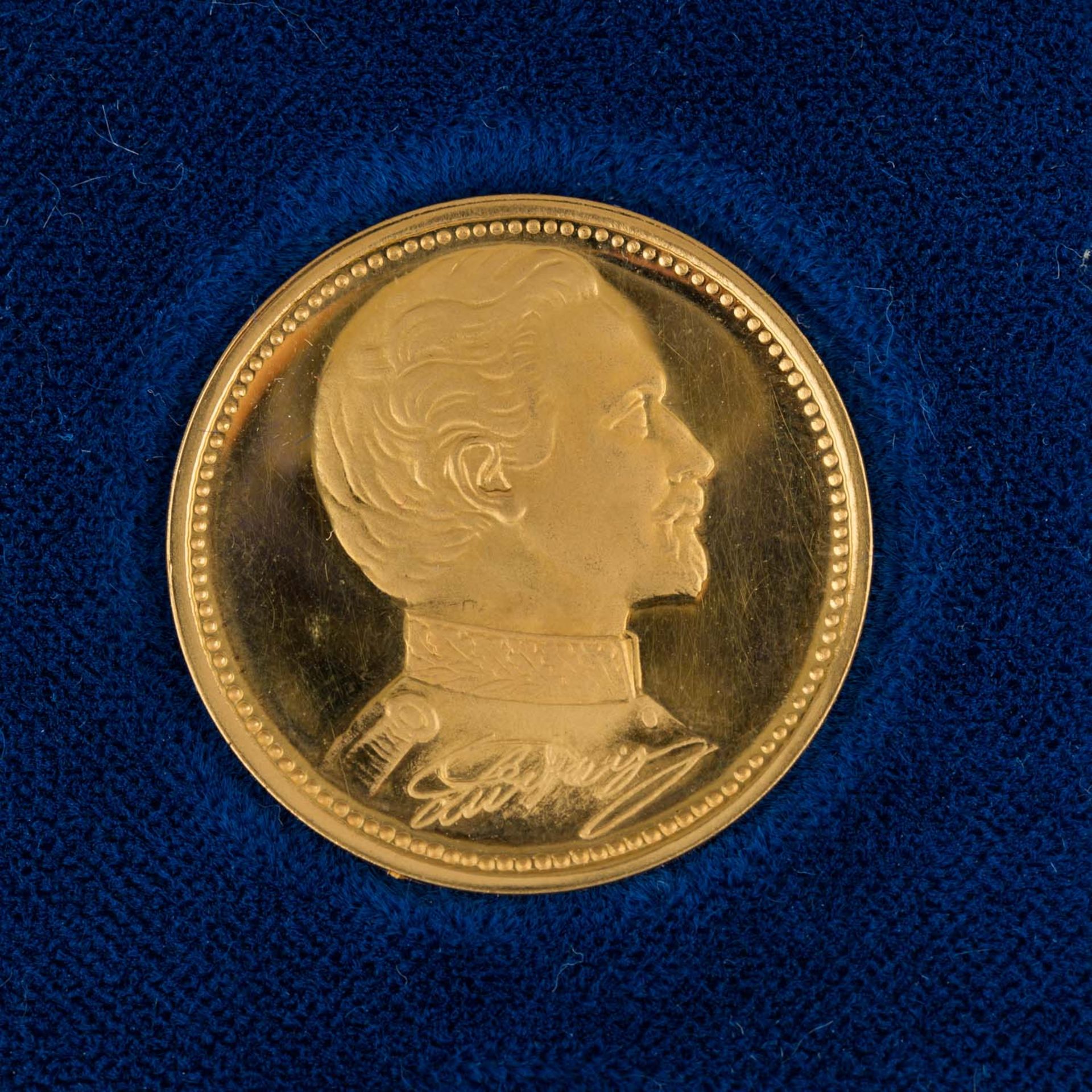 Bayern/GOLD - Moderne Goldmedaille auf König Ludwig,1845-1886. 10,4 g rau, GOLD 980/1000 (Goldtest), - Bild 2 aus 3