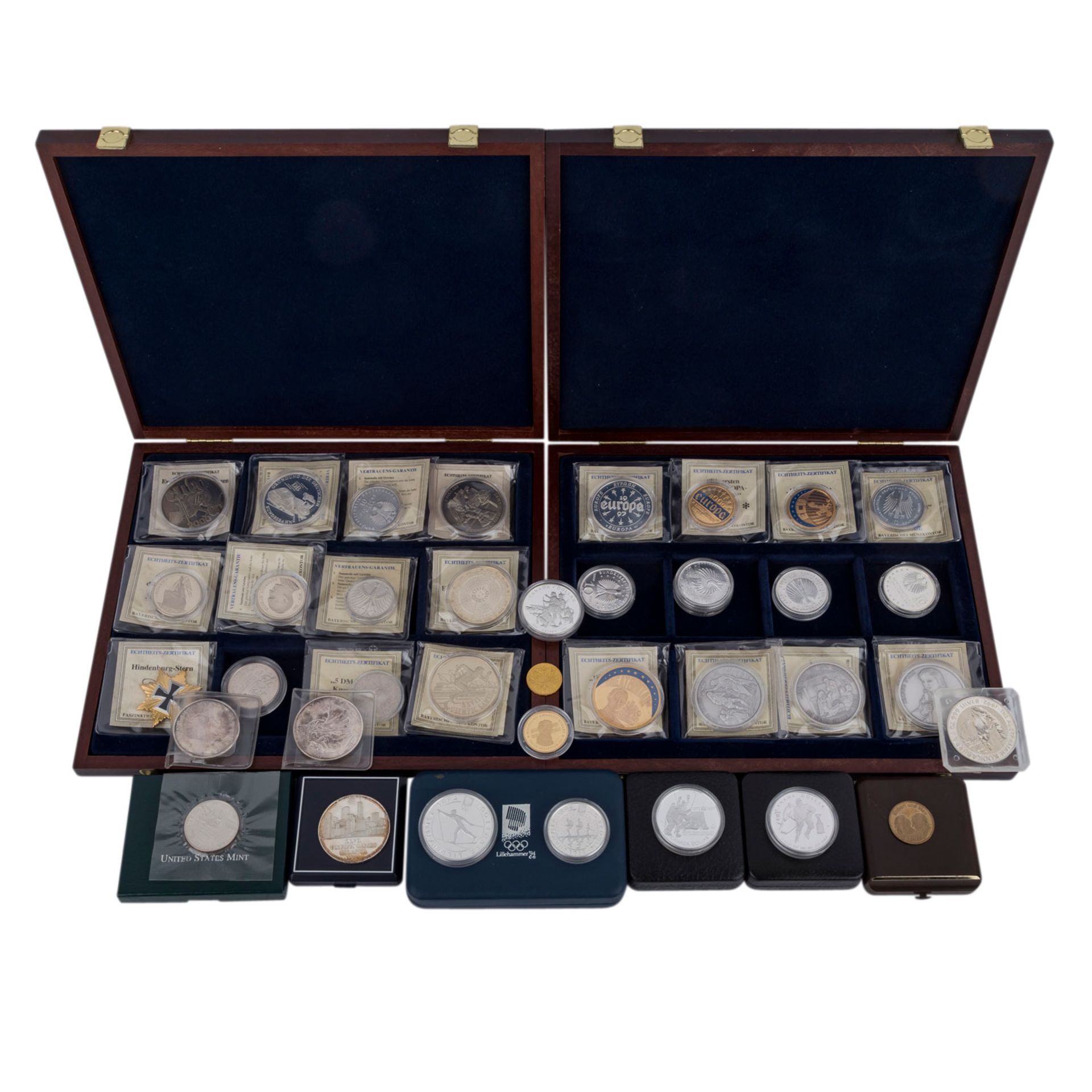 Lot aus diversen Münzen und Medaillen,mit Anteil Gold in der Form von Medaille 6,2 g fein "Mozart"