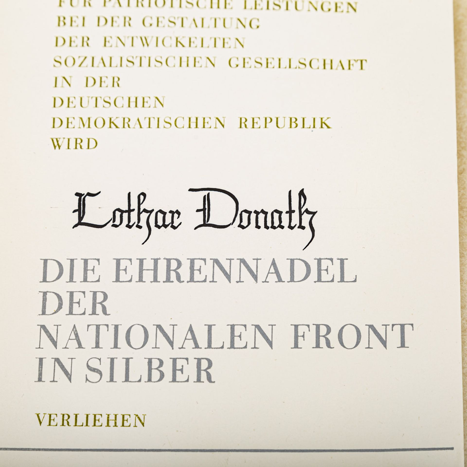 DDR - Konvolut Orden, Auszeichnungen, Medaillen,Abzeichen, darunter auch Urkunden und etwas altes - Bild 8 aus 13