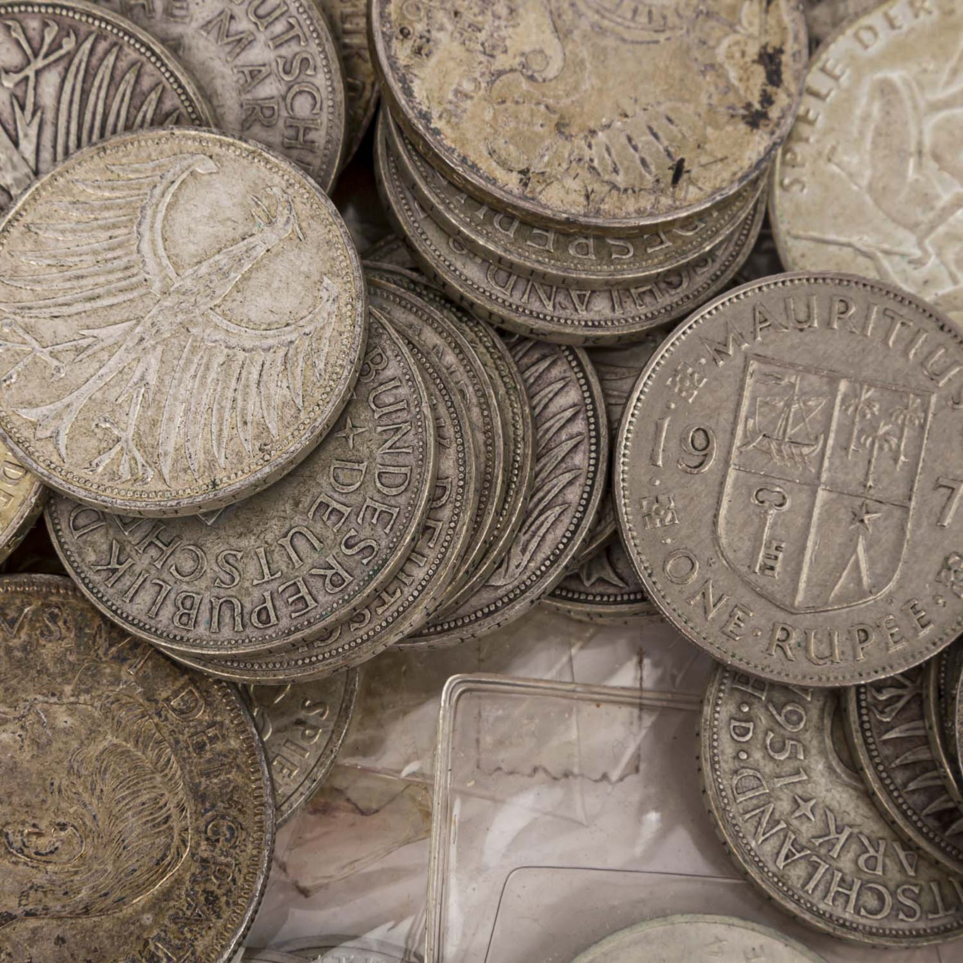 Gemischtes Lot mit Silber und etwas GOLDin Form von Schweuz 20 Franken Vreneli 1935 LB und Türkei - Bild 9 aus 13