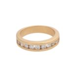 Damenring mit Brillantenvon zus. ca. 0,5 ct in Kanalfassung, LGW (I - J) / VVS, GG 14K, RW 49,