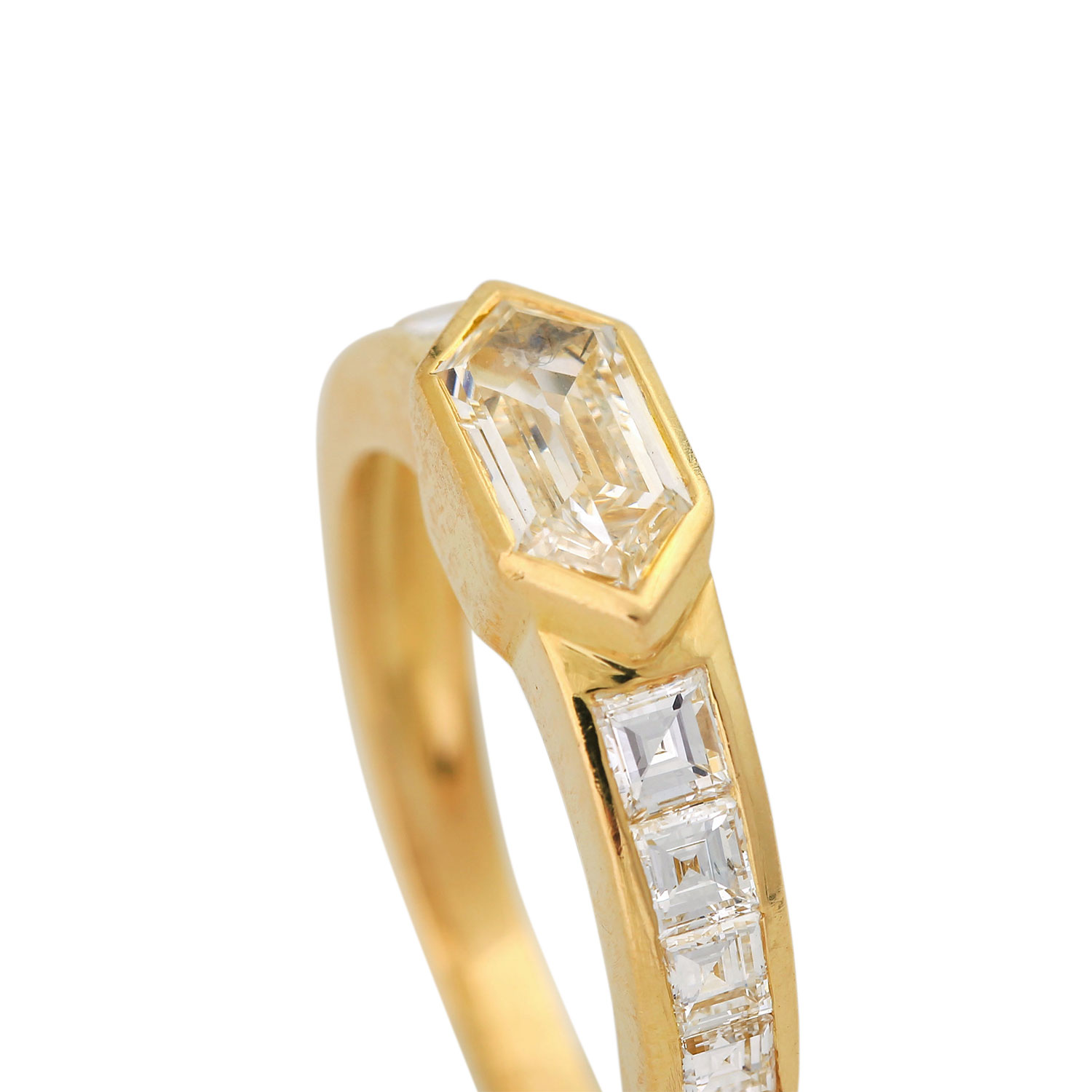 Damenring mit 1 Diamant im Phantasieschliffca. 0,4 ct GET / VVS, sowie Diamantcarrés zus. ca. 0,6 ct - Image 7 of 7