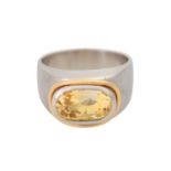 Ring besetzt mit 1 ovalfac. gelben Saphir ca. 6,5 ct(grav.) PLATIN, Fassung umrahmt mit GG-