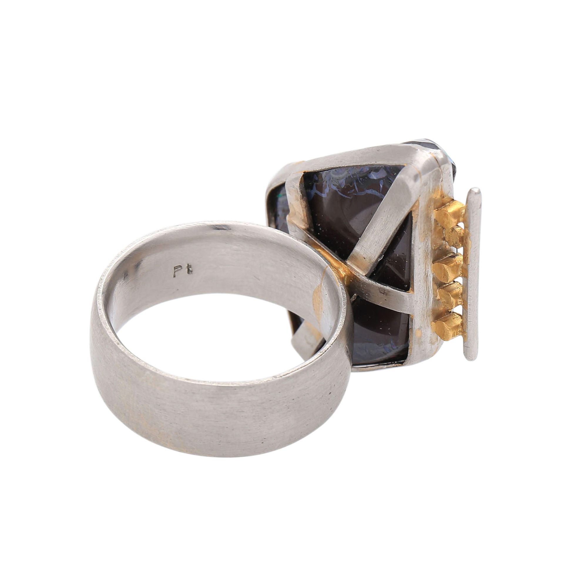 Ring mit einem Boulderopal,ca. 3x2 cm, gefasst in Platin mit 5 Brillanten, zus. ca. 0,05 ct, guter - Bild 3 aus 6