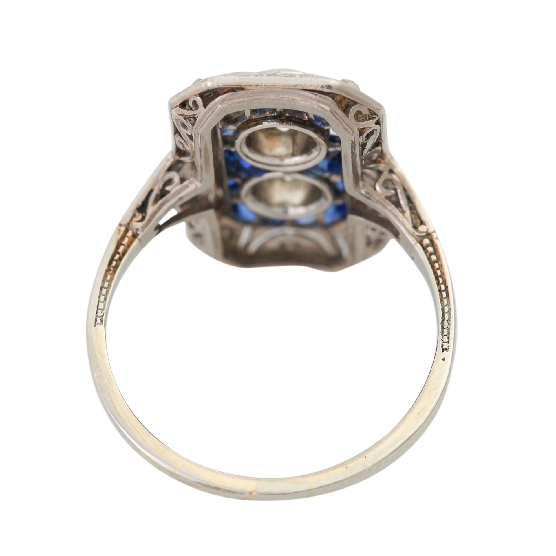 Ring mit Saphiren und Diamantendavon 2 Altschliffdiam. zus. ca. 1 ct WEIß - LGW (H-I) / SI1-2 - Bild 4 aus 4